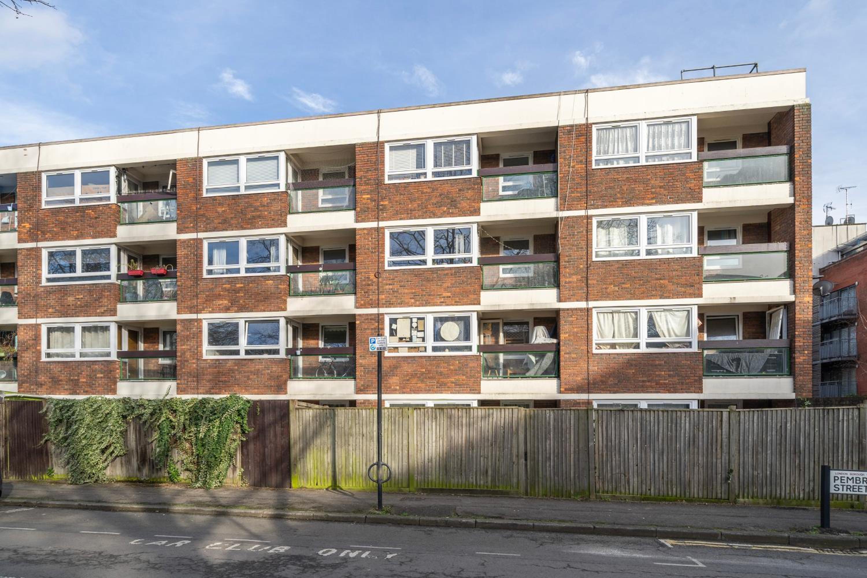 Cozy Double Bedroom at Earlsferry Way shared flat view 3