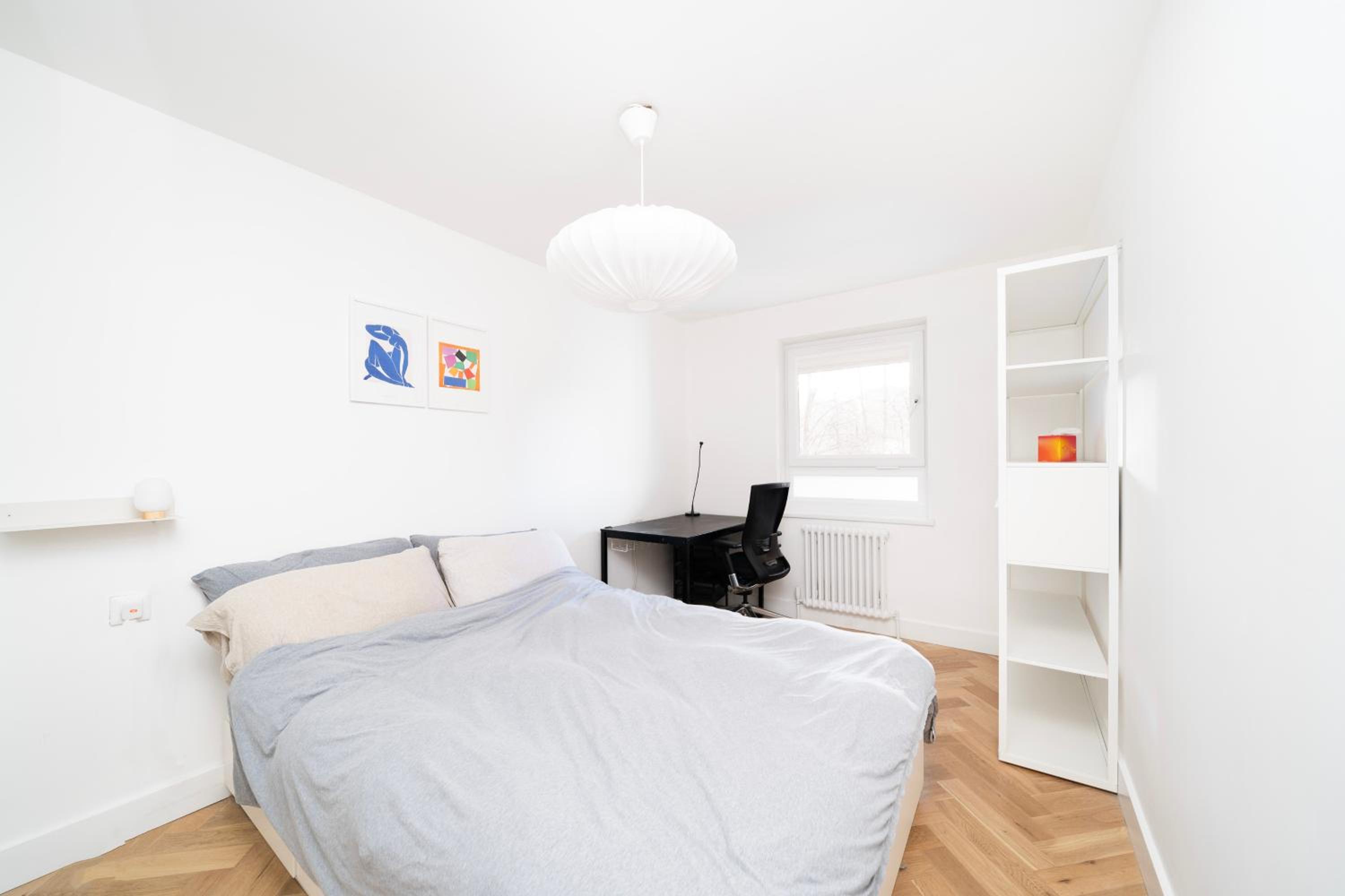 Cozy Double Bedroom at Earlsferry Way shared flat view 4