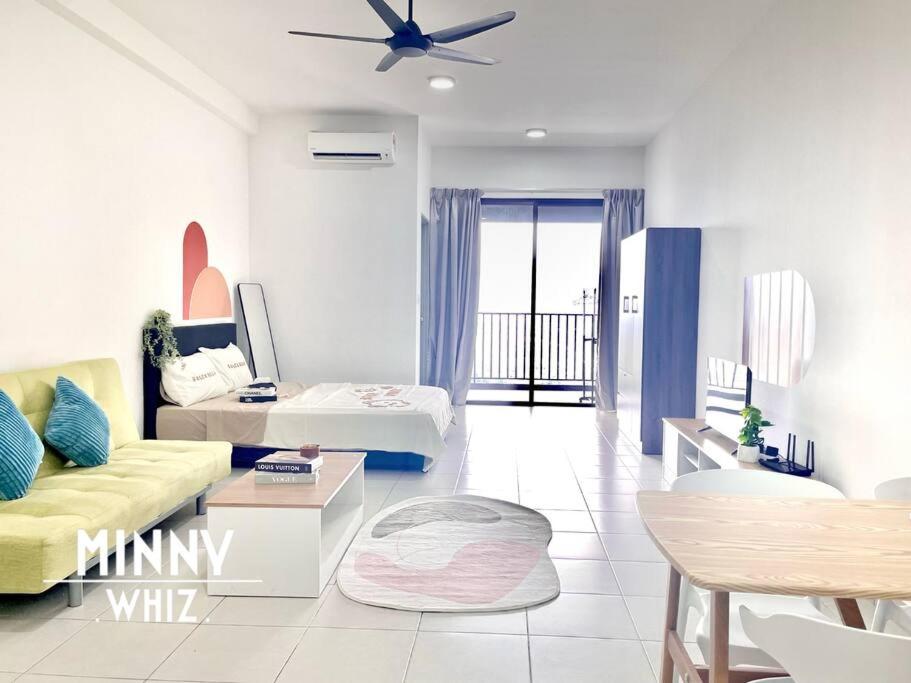 Netizen Couple Suite Balcony MRT #21 photo 2