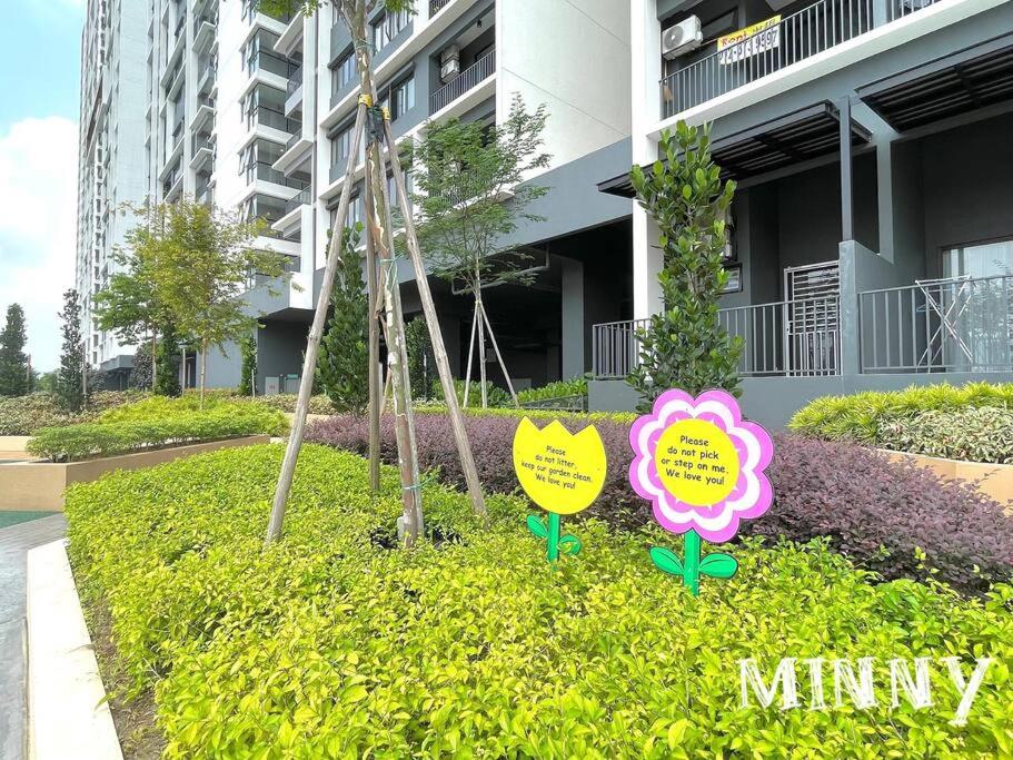 Netizen Couple Suite Balcony MRT #21 photo 3