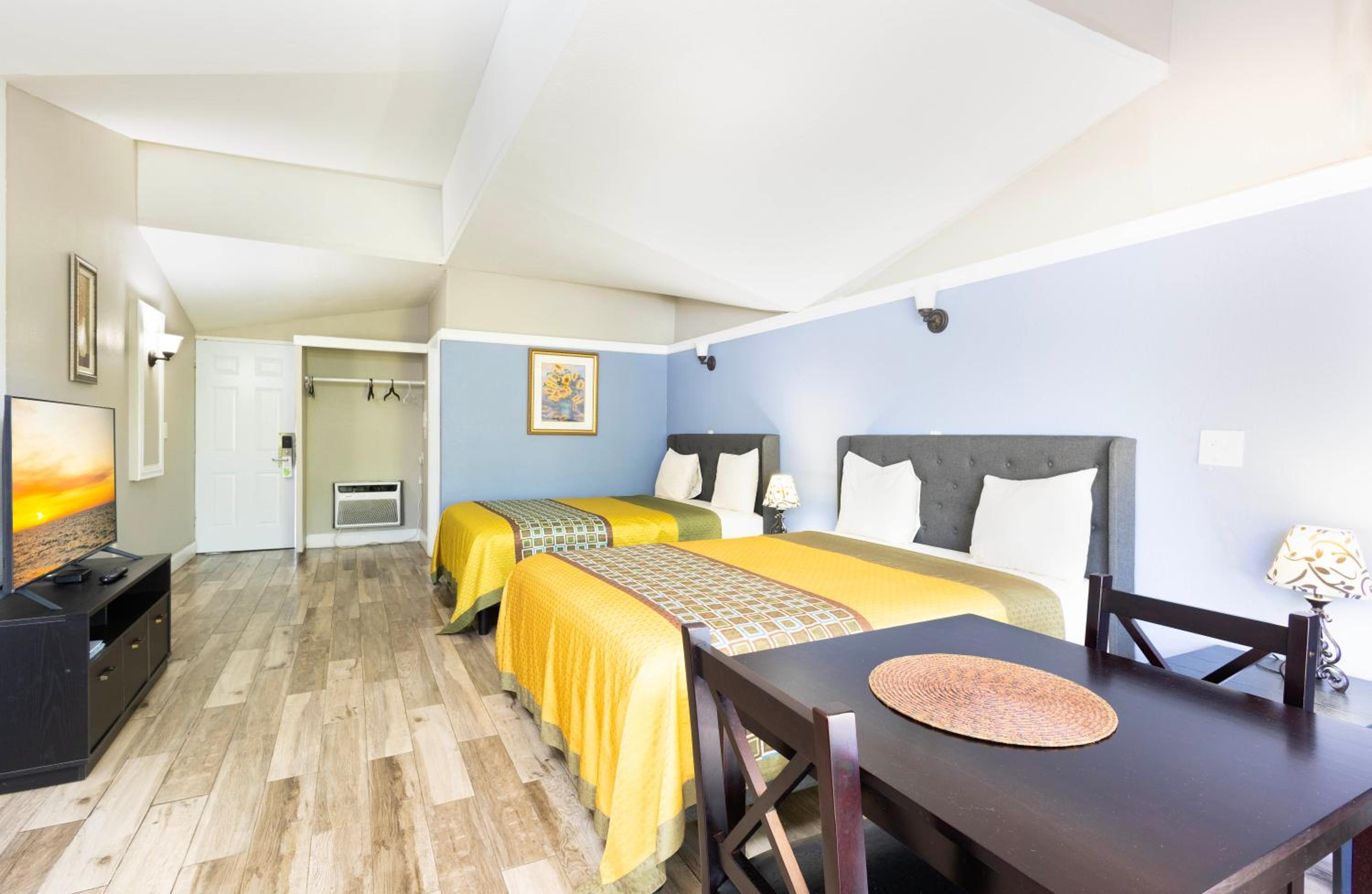 Warm Mineral Springs Motel