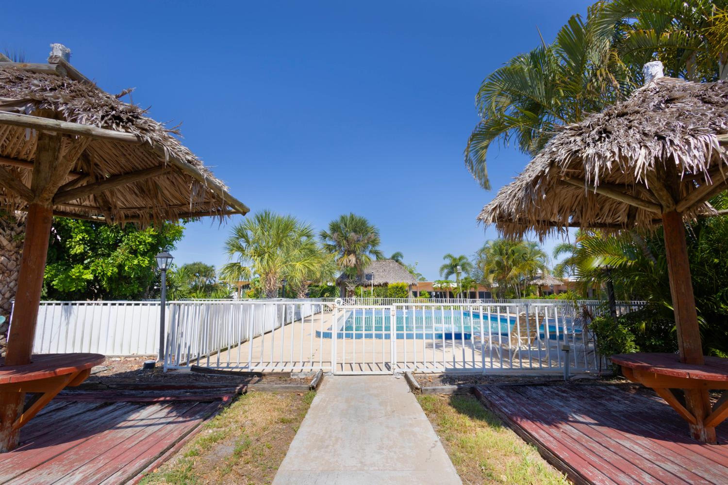Warm Mineral Springs Motel