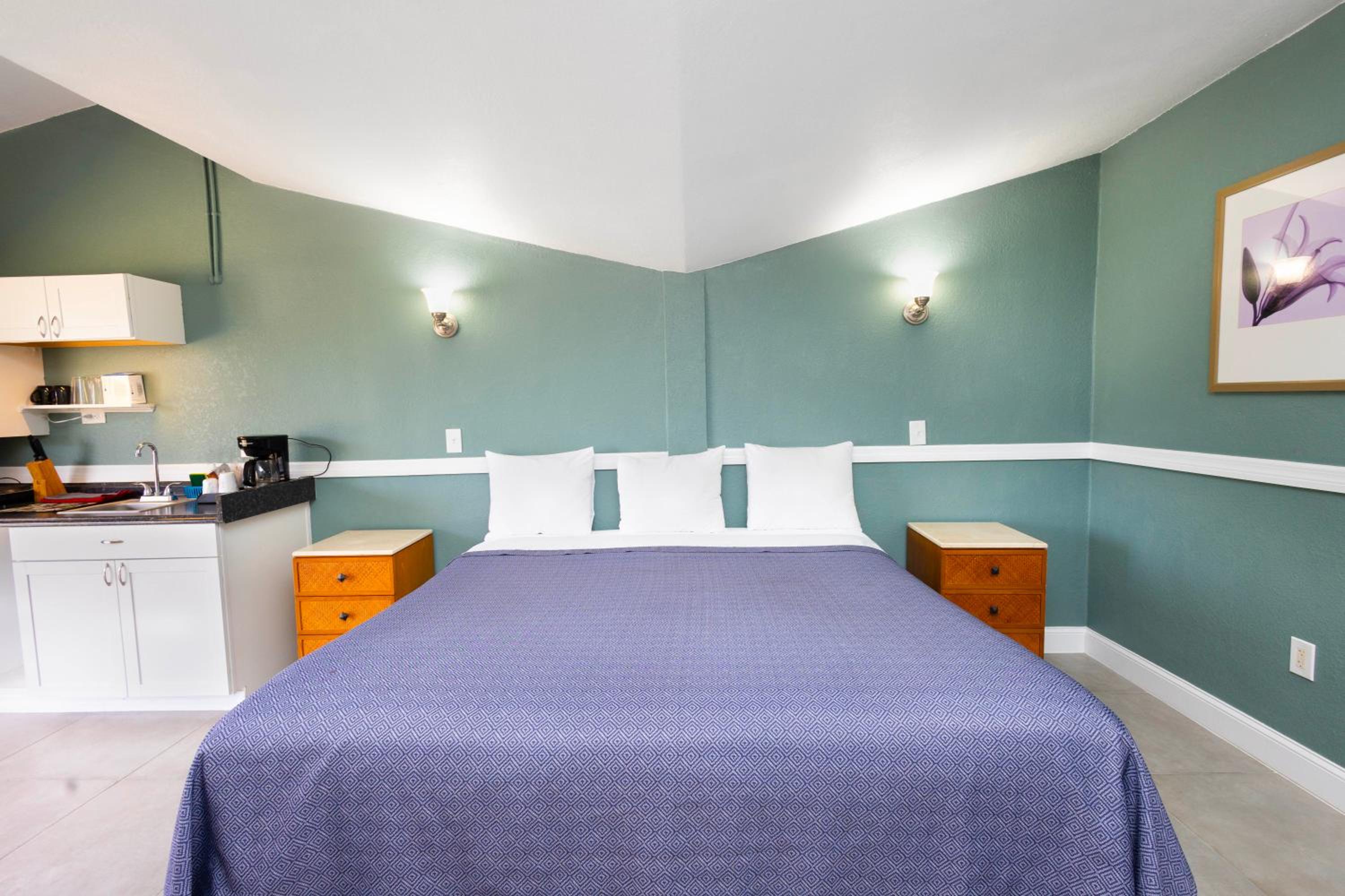Warm Mineral Springs Motel