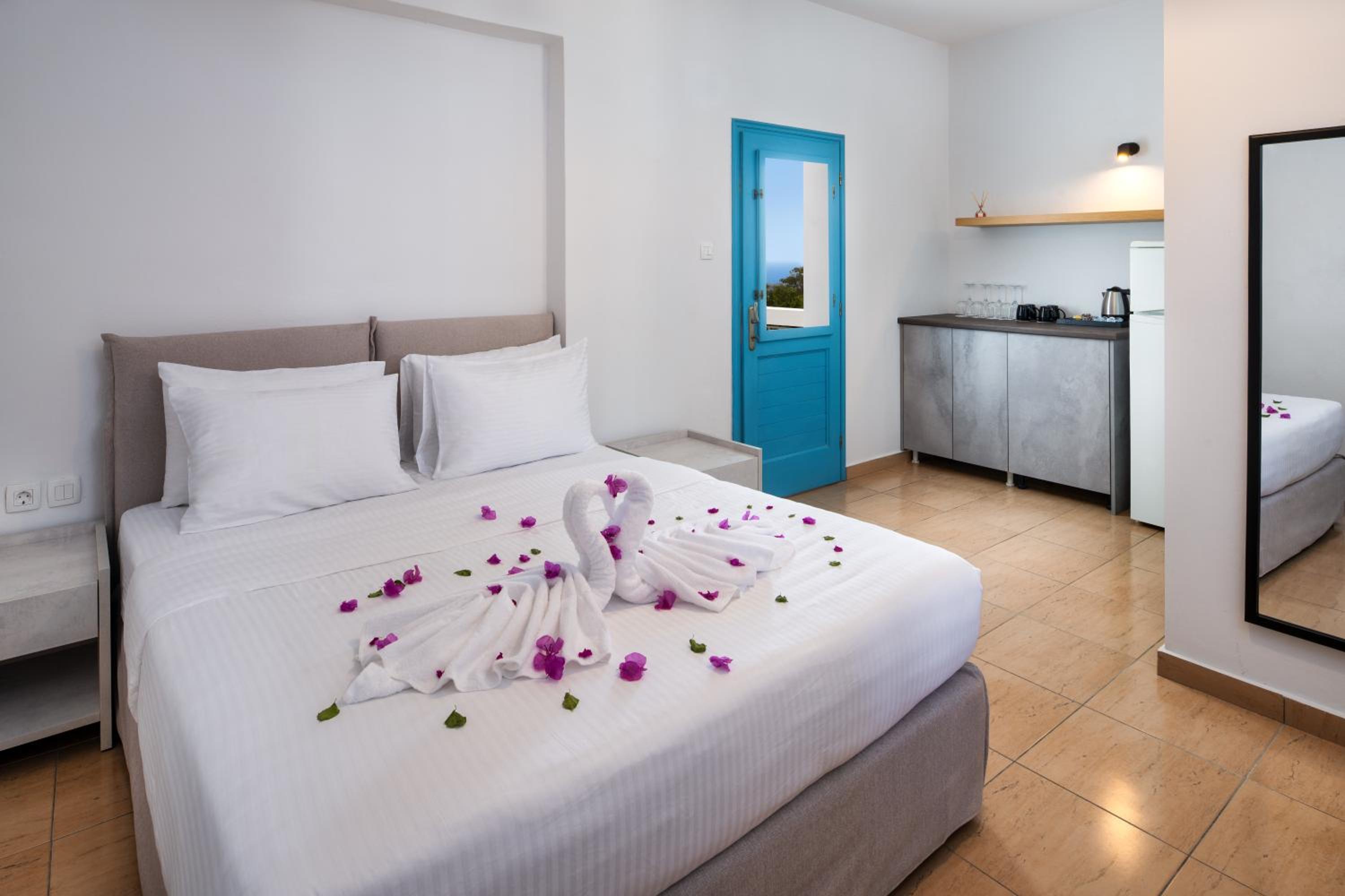 Hillside Elegance photo 3