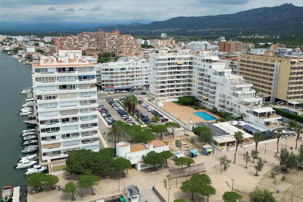 Spacieux Appartement Rose front mer et piscine