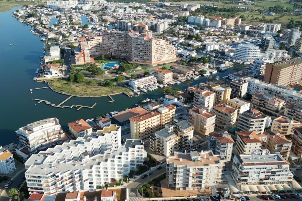 Spacieux Appartement Rose front mer et piscine