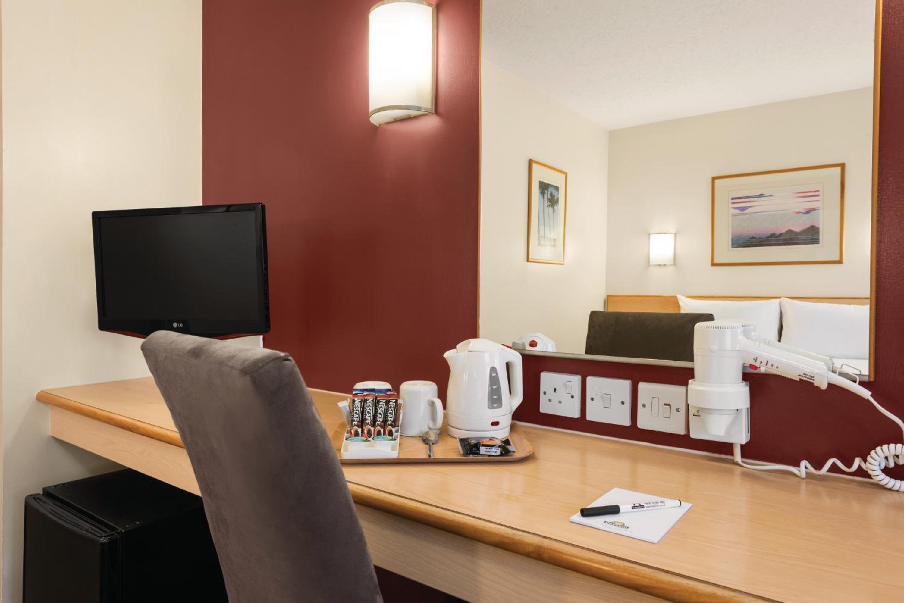 Warwick Vacations - Days Inn Hotel Warwick South - Southbound M40 - Property Image 10