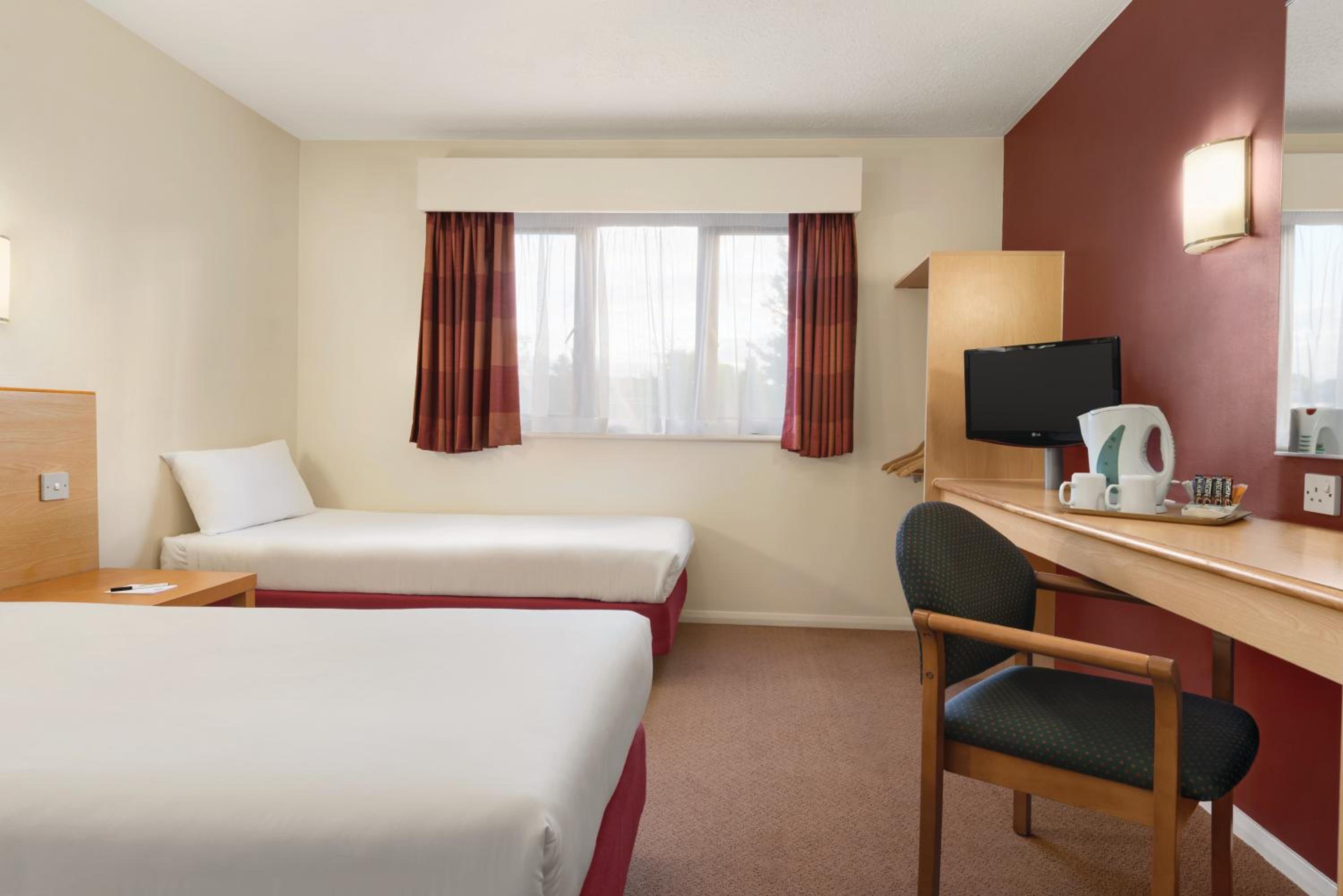 Warwick Vacations - Days Inn Hotel Warwick South - Southbound M40 - Property Image 20