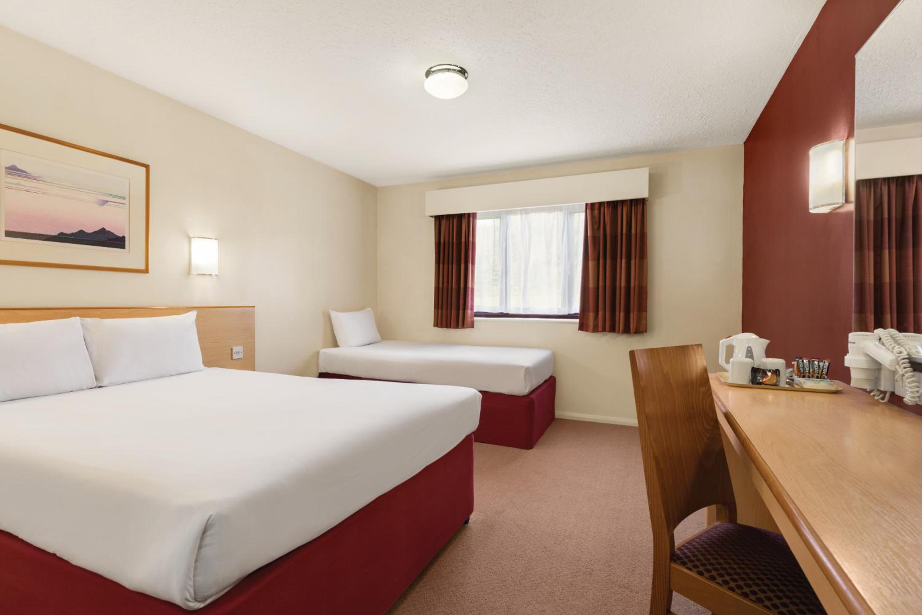 Warwick Vacations - Days Inn Hotel Warwick South - Southbound M40 - Property Image 7