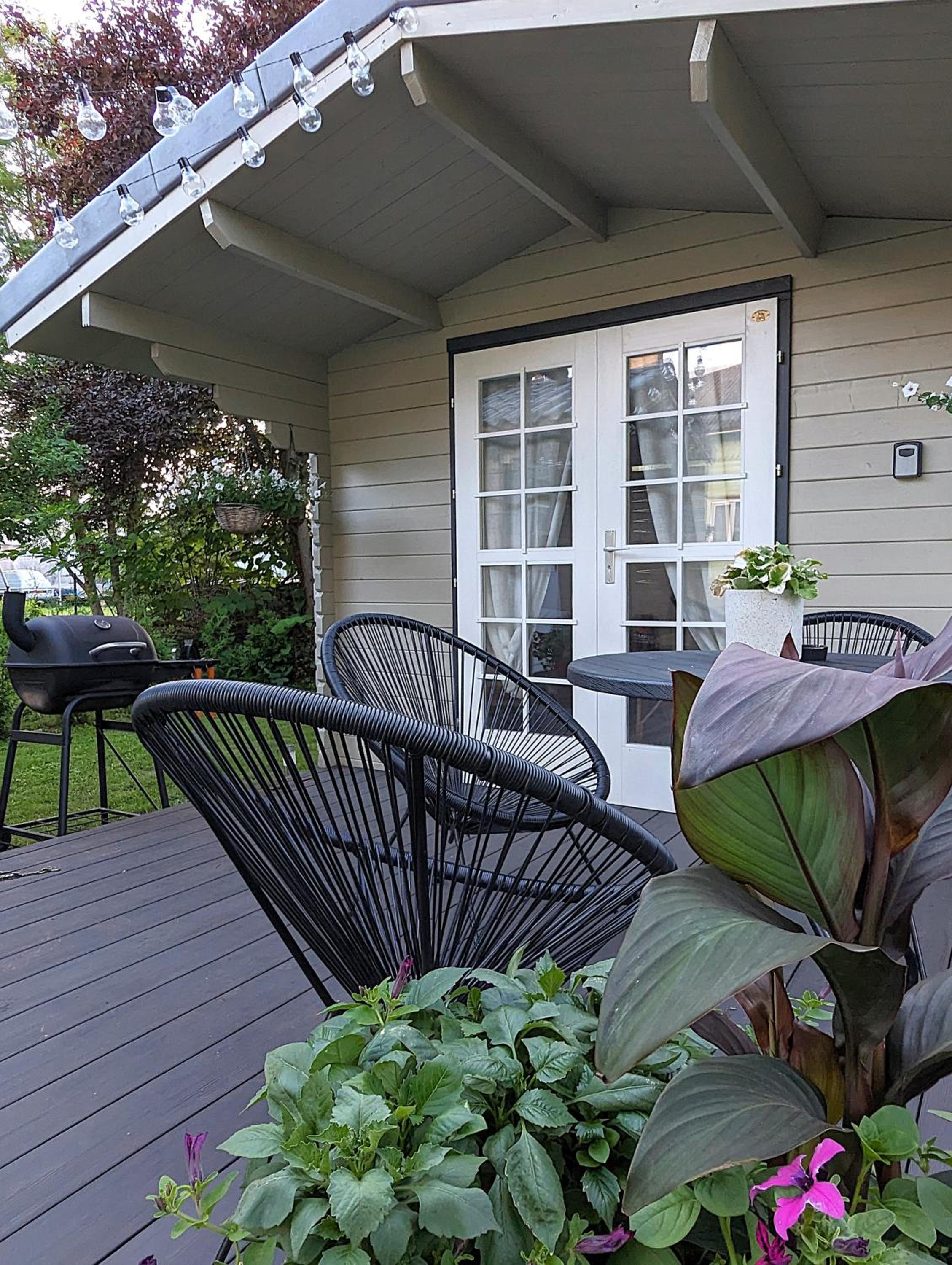 Mere Apartment - Private Yard, Sauna and Pet Friendly