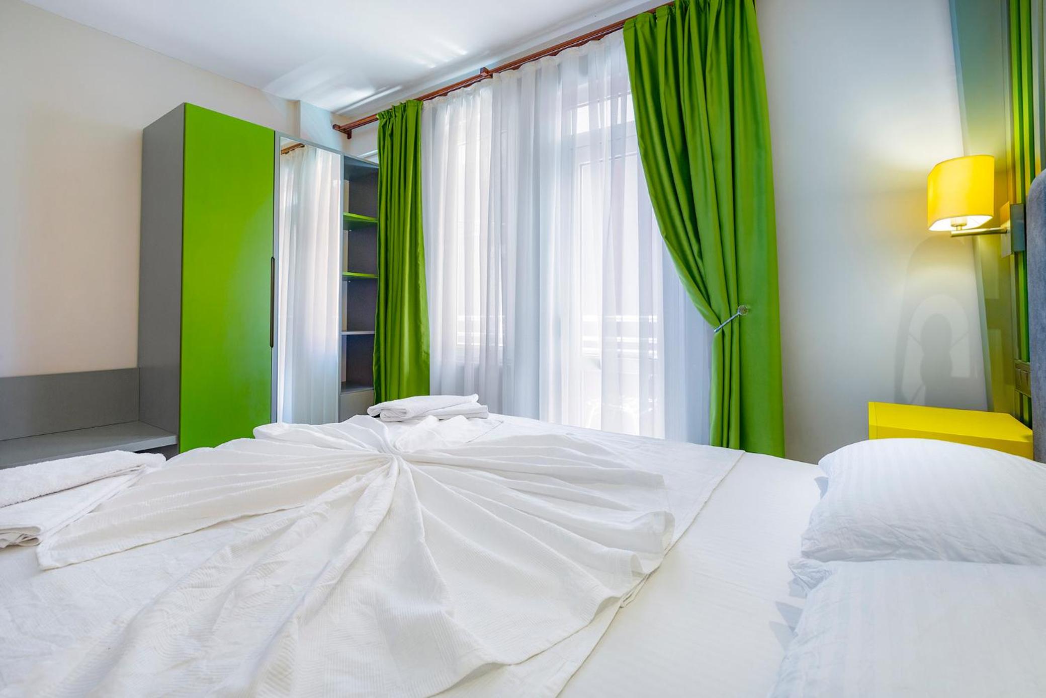 Twin Apart Hotel - Image 15