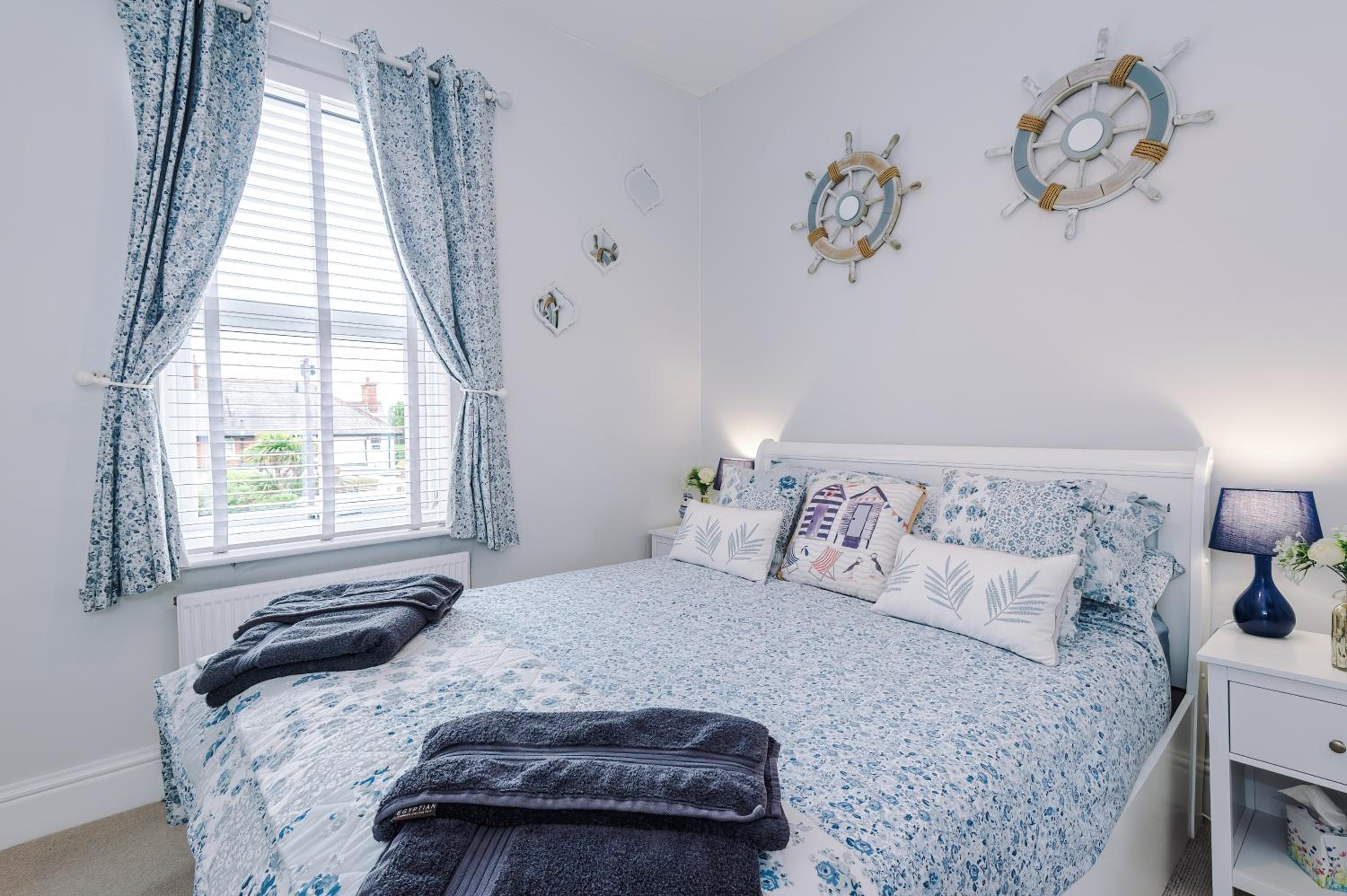 Trent House - Quality 3 Bedroom House Lytham view 4