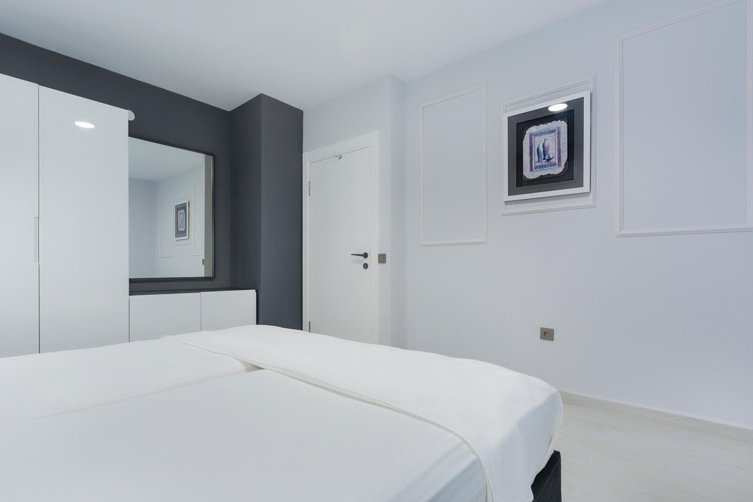 Twin Apart Hotel - Image 96