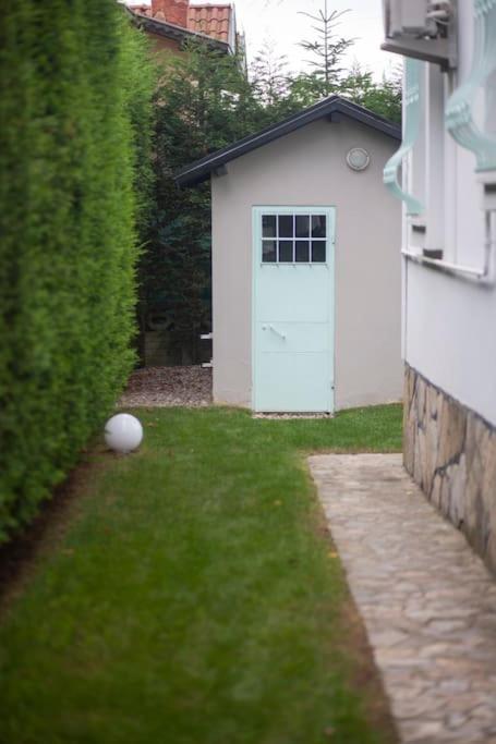 Photo 12