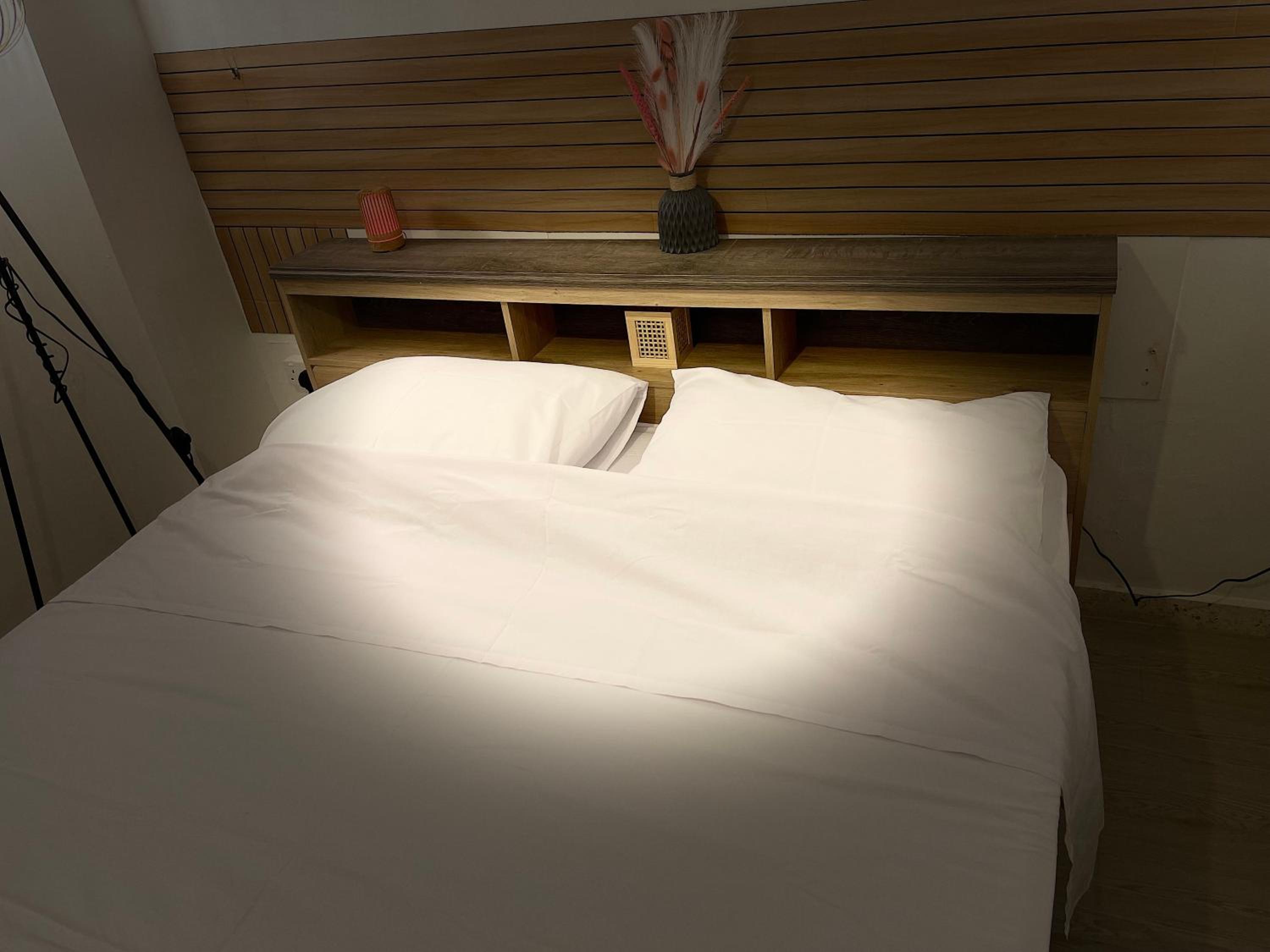 Ibiscus Pool & Garden Apartment Walk to Beach, Harbour & Castle, Kato Paphos