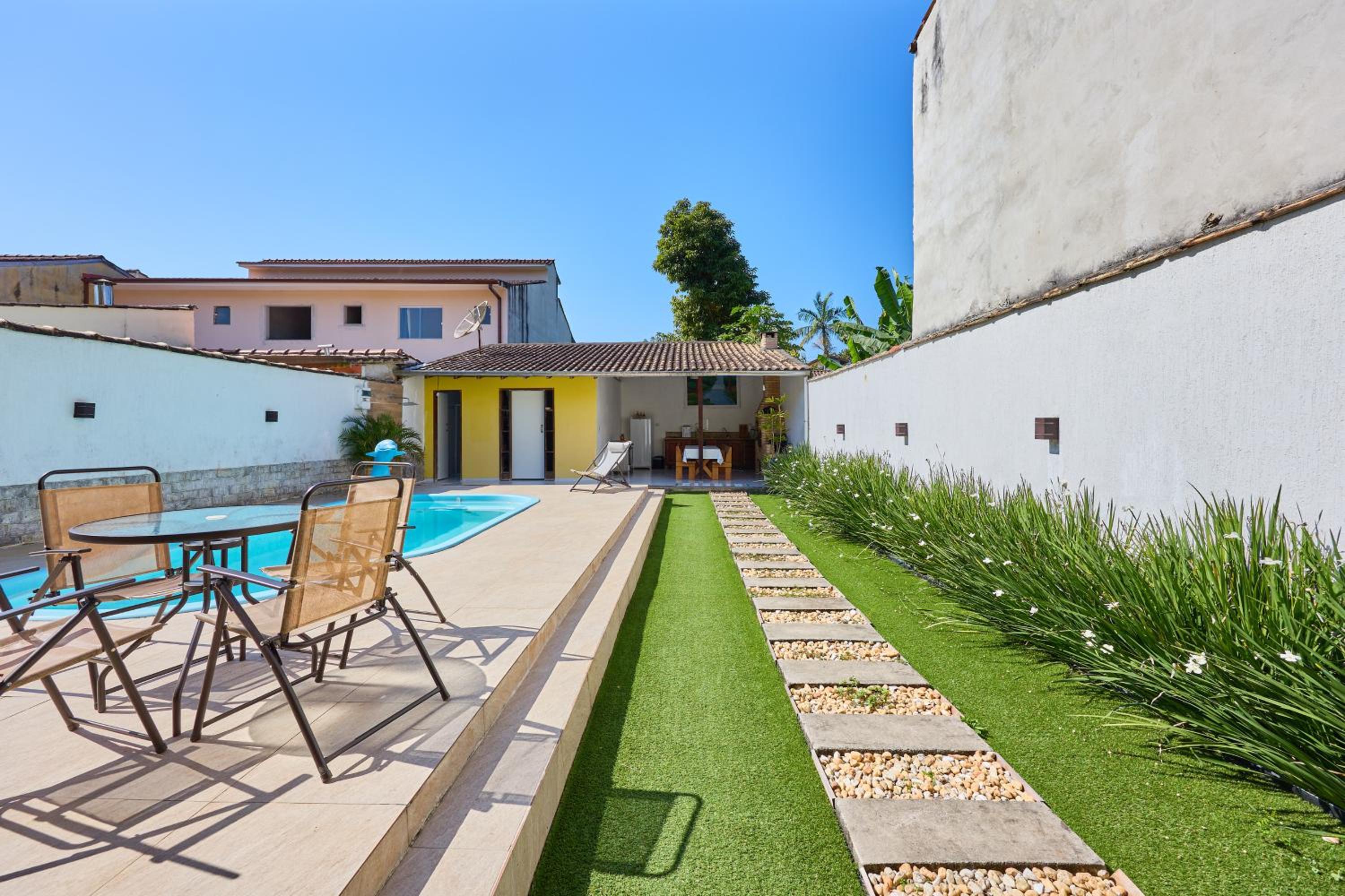 Casa Almeida com ar e piscina perto do centro