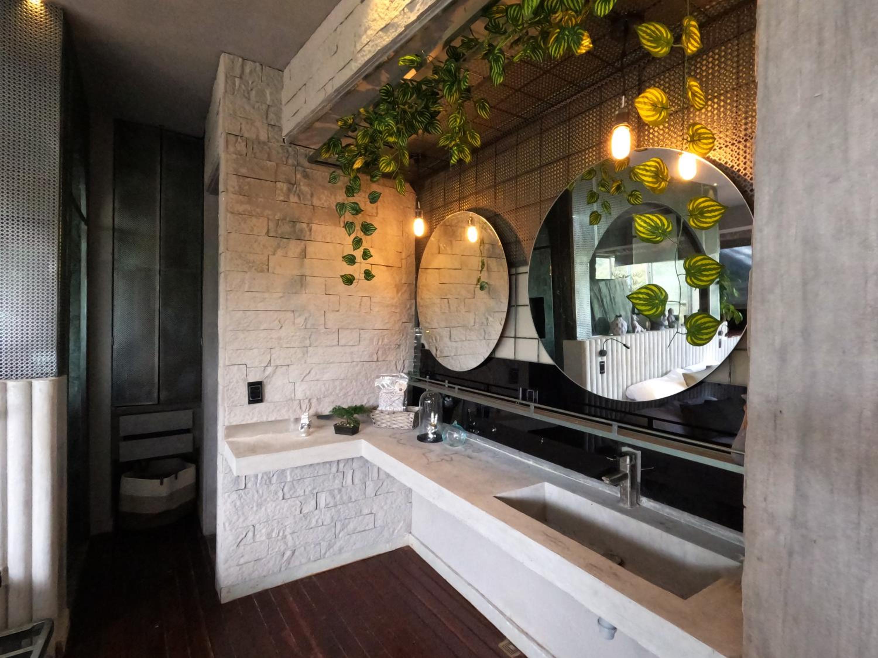EleMYNT LifeStyle Hotel