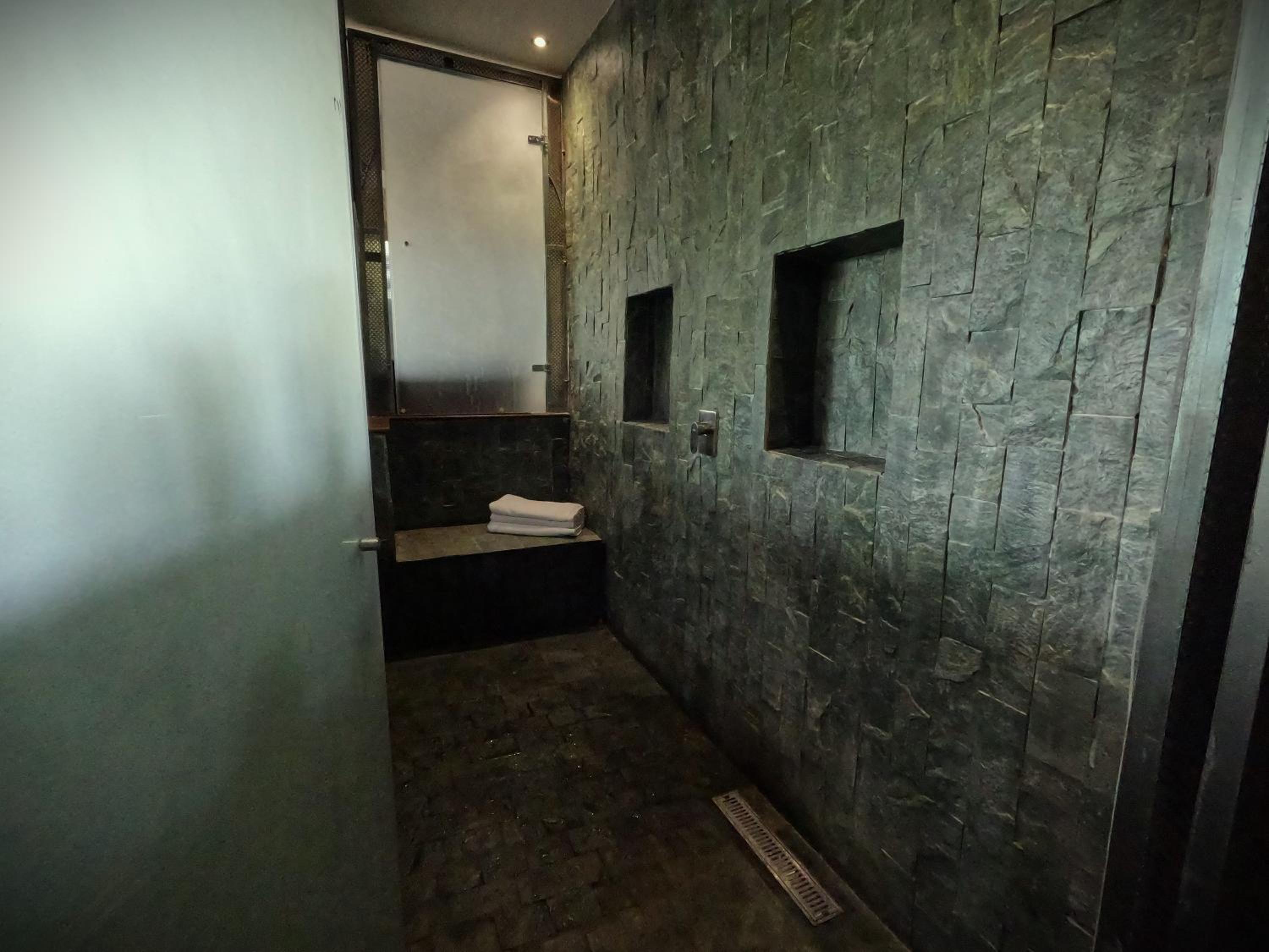 EleMYNT LifeStyle Hotel