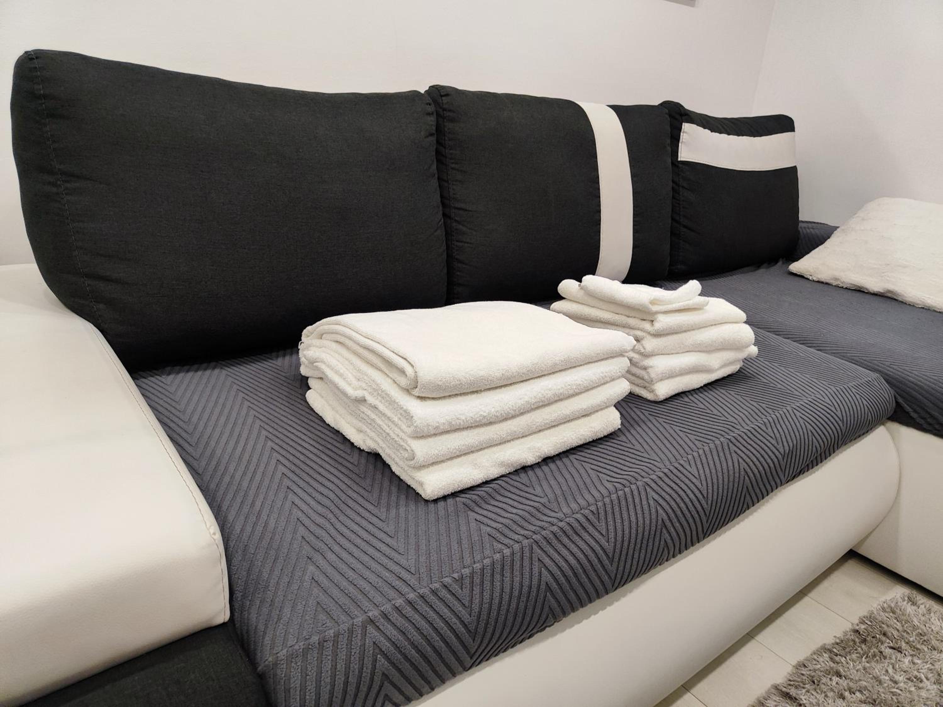IsaBella Budapest Apartment, 80m2 with AC view 5