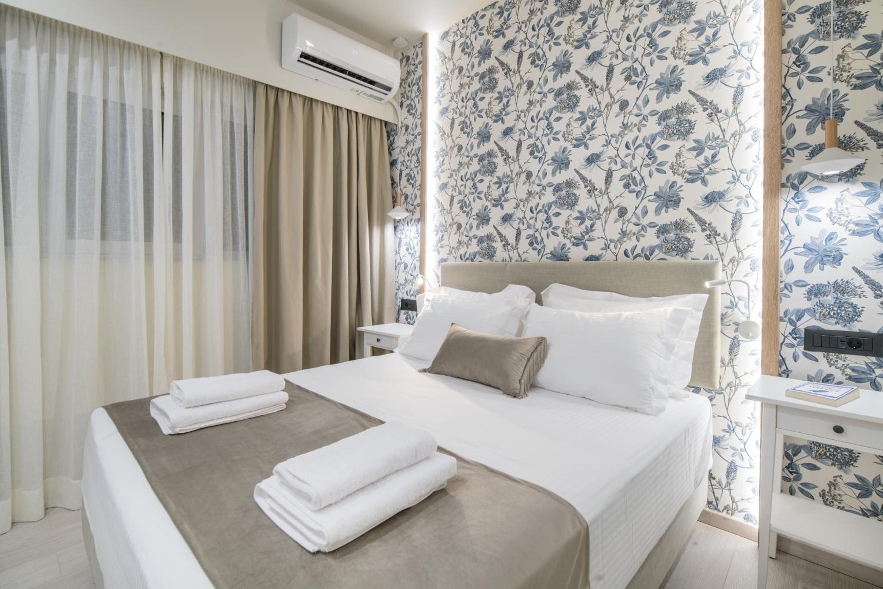 FILOXENIA Luxury Central City Apartment photo 3