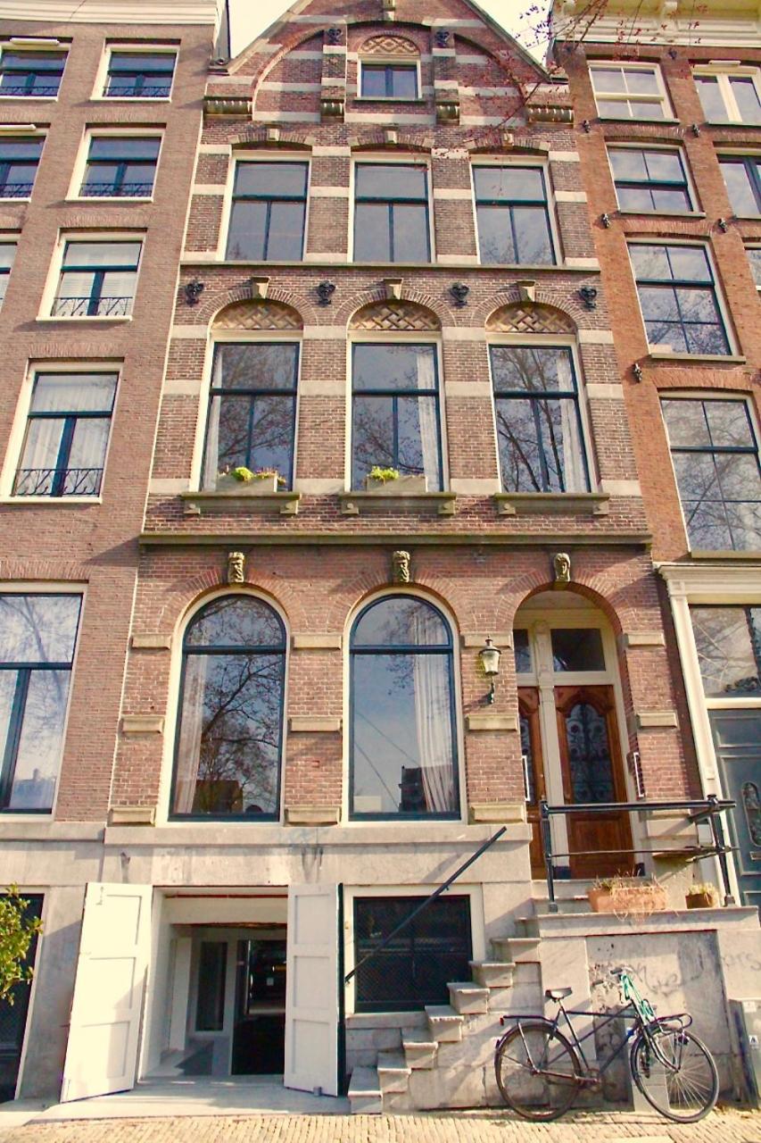 Top-notch space along canal in historic centre