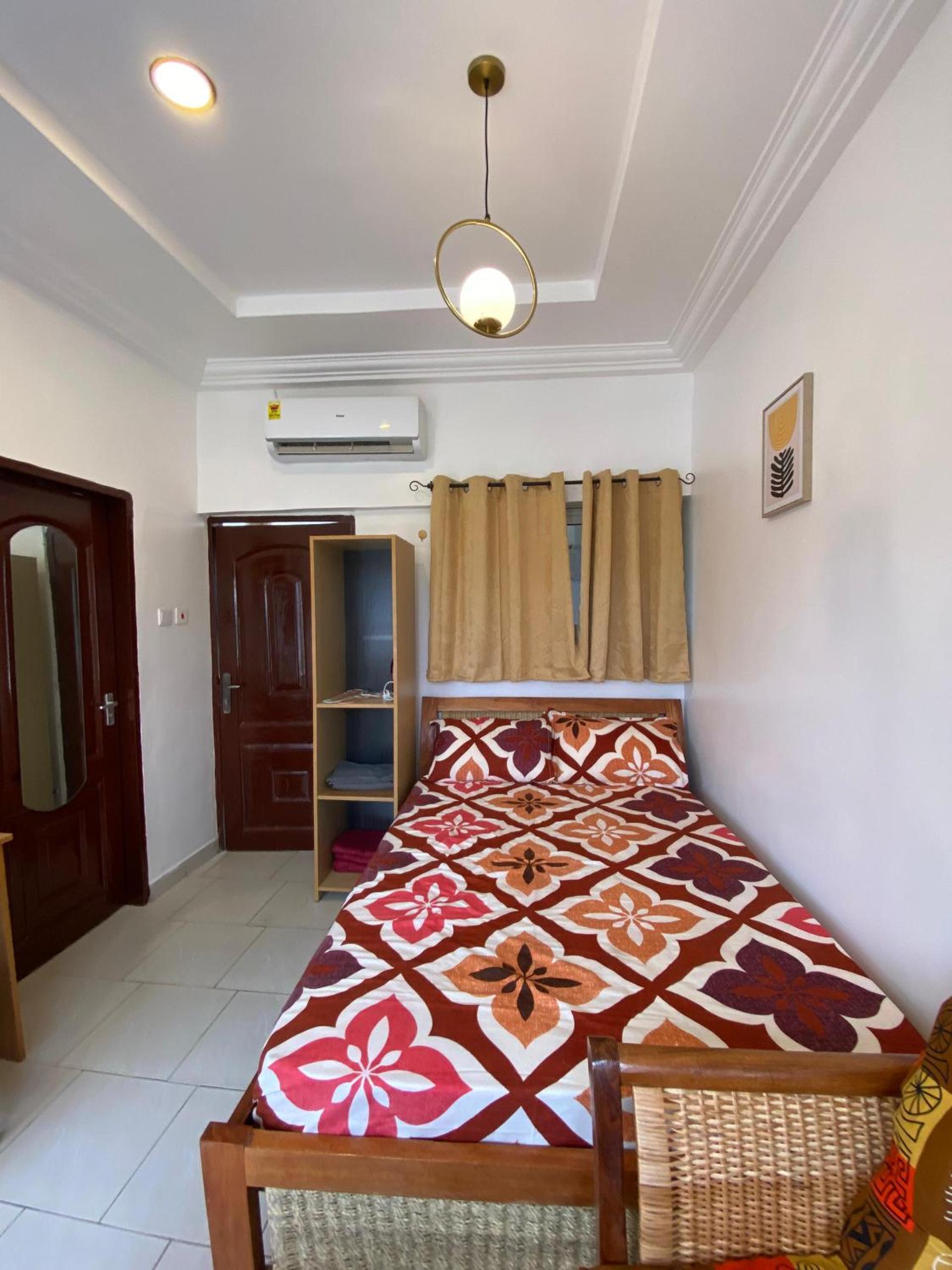 Fully Equipped Studio in Osu 1 - Accra view 5