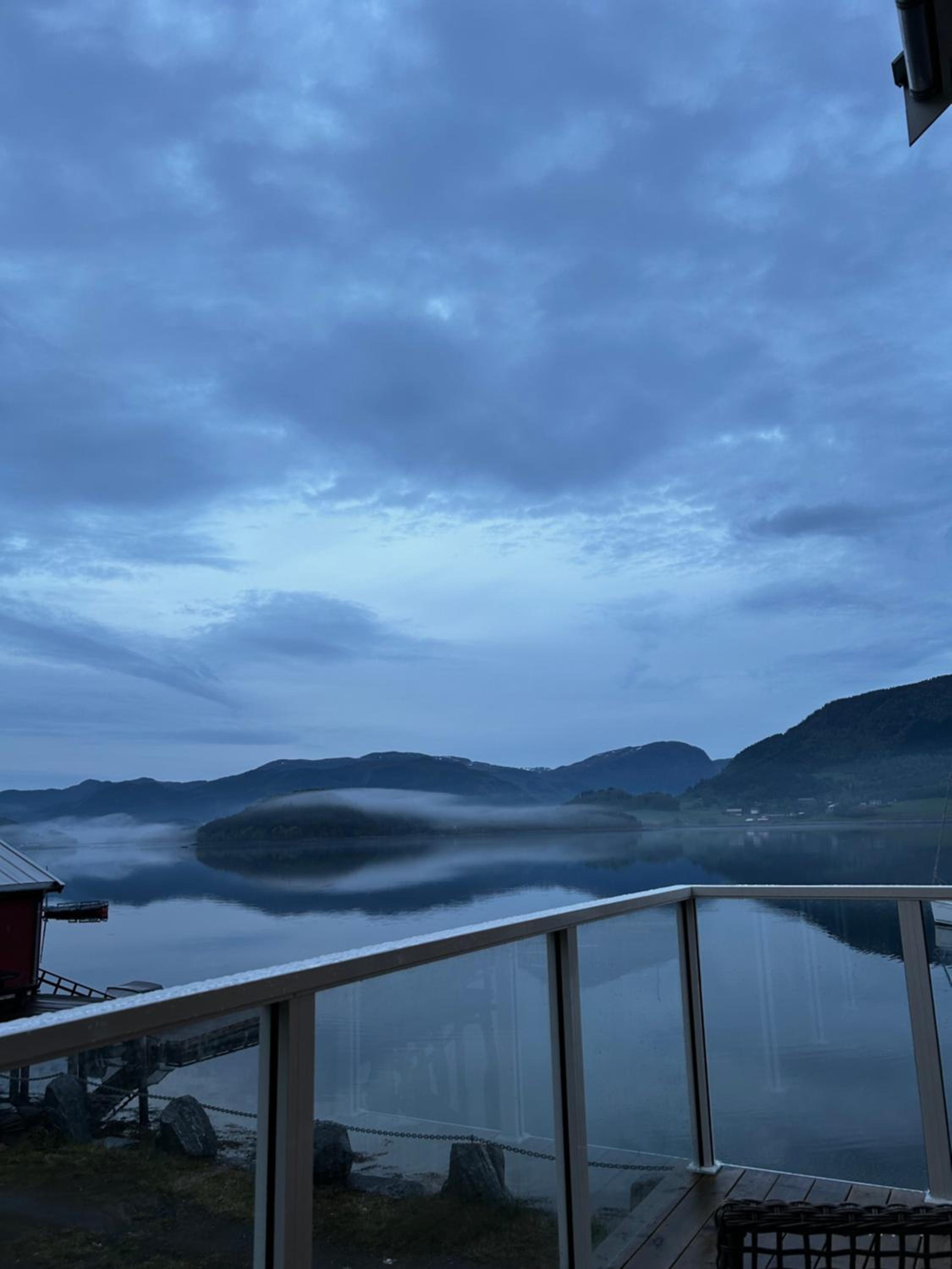 Hus ved Valsøyfjorden