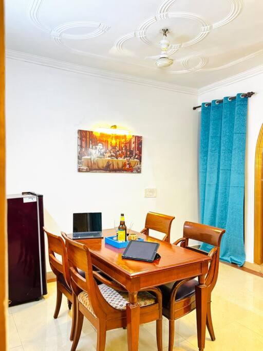 Sassy by Ikhomes 2BHK Apartment New Delhi