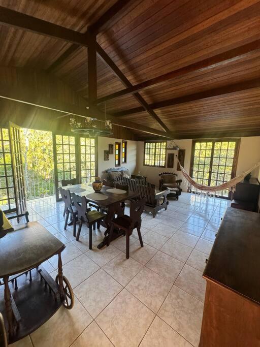 Casa tipo apartamento em Condomínio Miguel Pereira