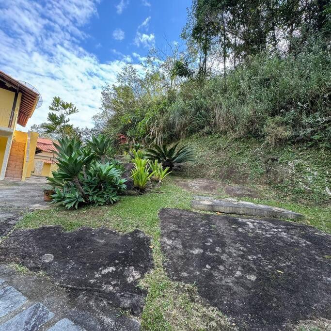 Casa tipo apartamento em Condomínio Miguel Pereira
