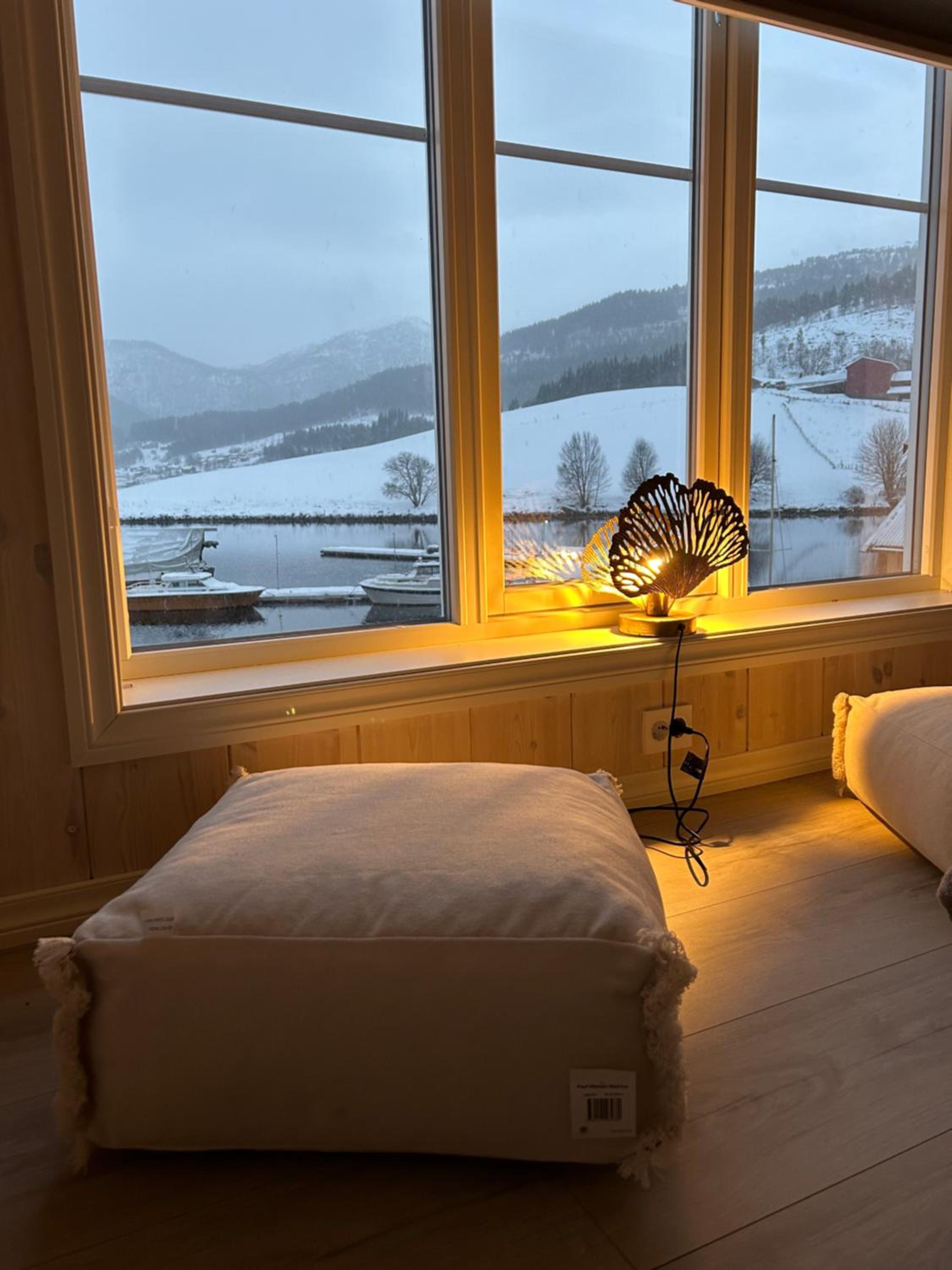 Handelsmannens hus ved Otnesbrygga, Valsøyfjord
