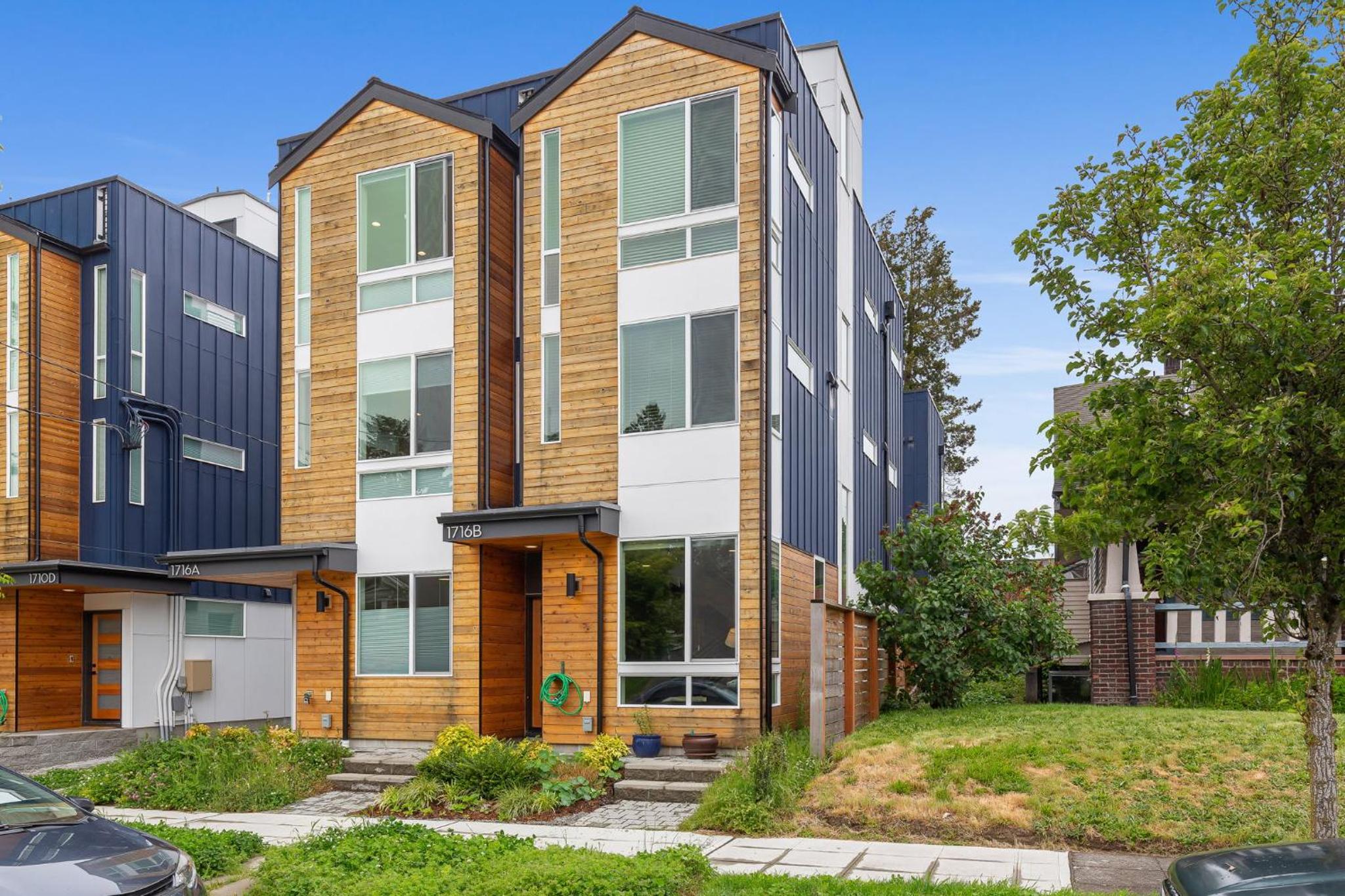 Modern Walkable Wallingford Gem