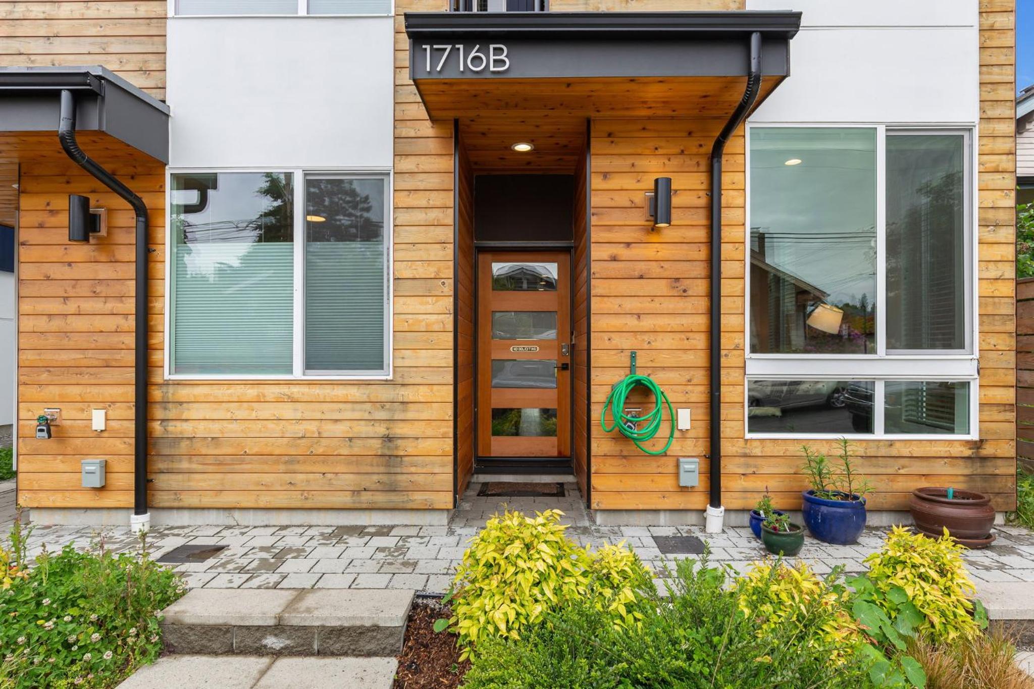 Modern Walkable Wallingford Gem