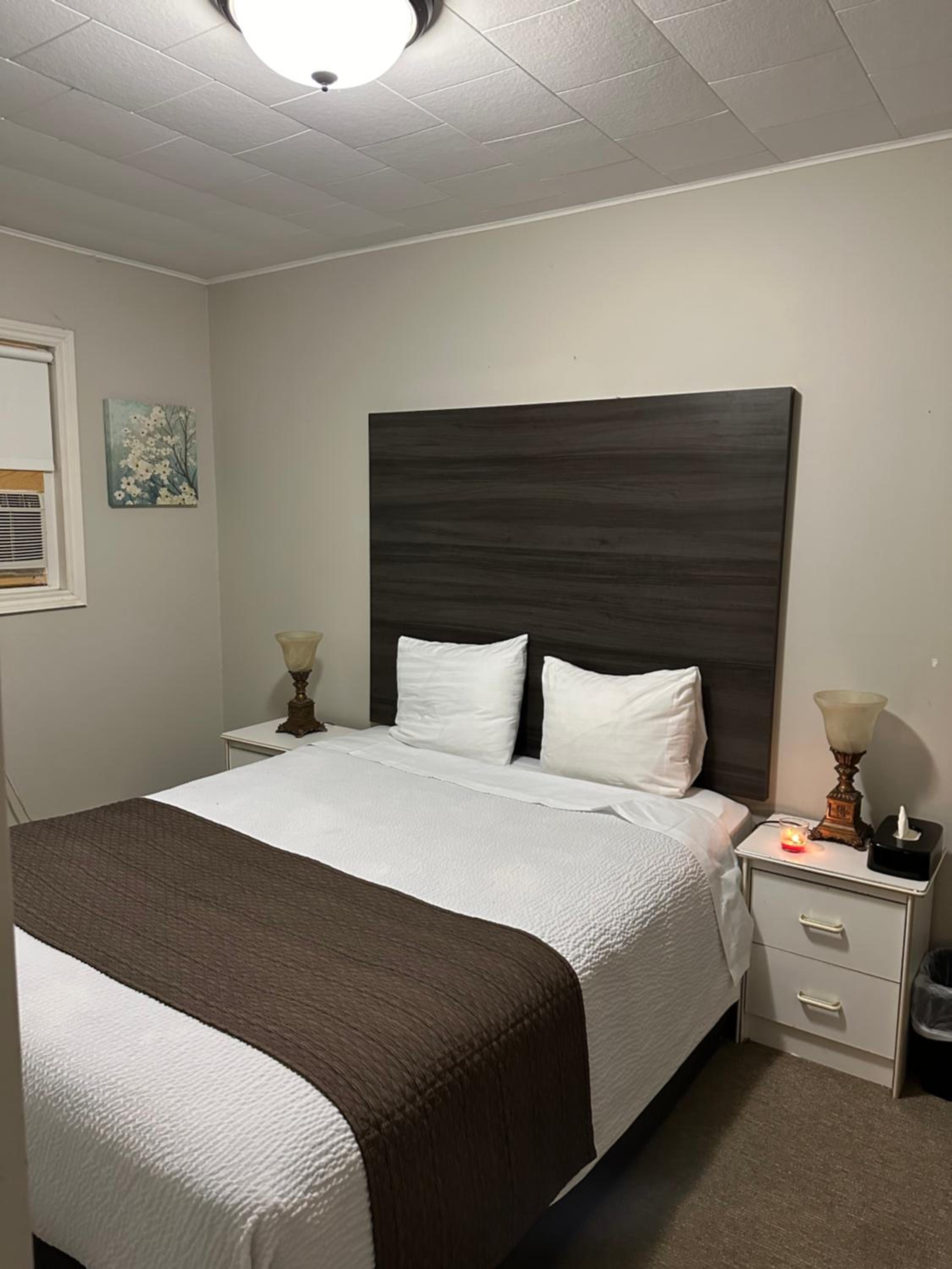 Lakeview Motel & Cottage