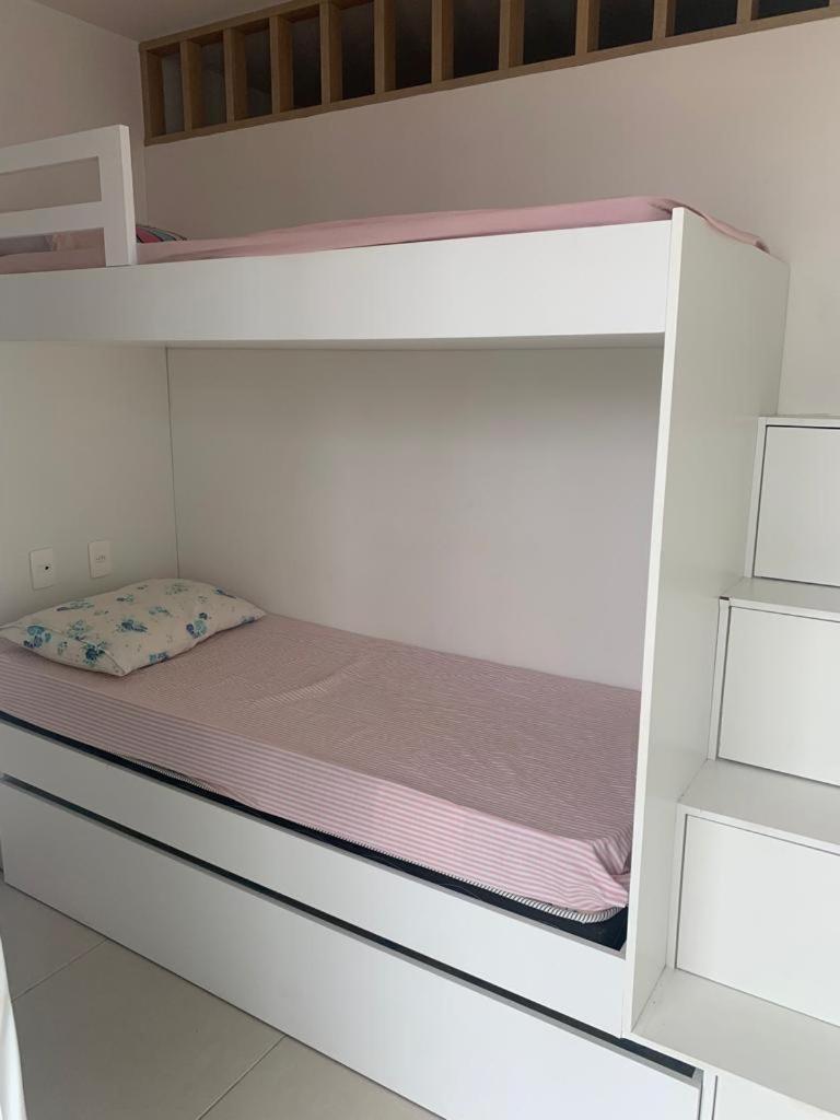 Apartamento na Barra! Prédio frente mar ! Expresso 2222