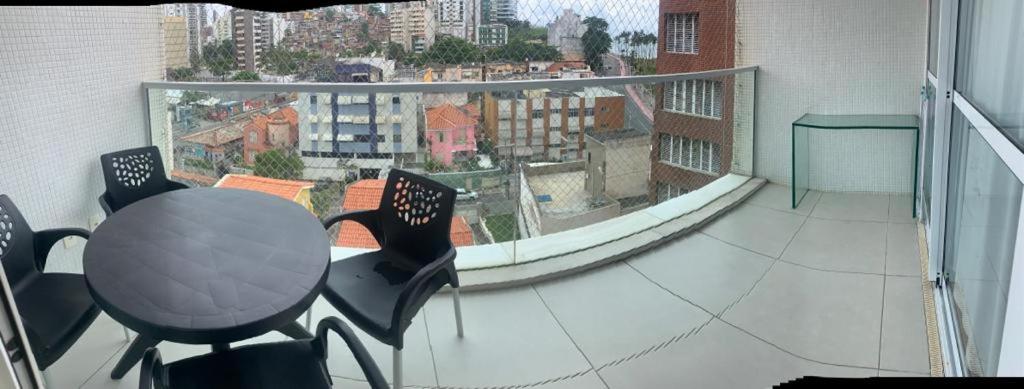 Apartamento na Barra! Prédio frente mar ! Expresso 2222