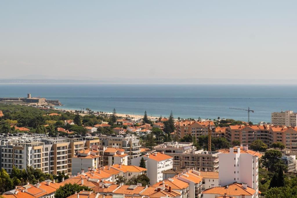Elevated Elegance Mesmerizing Seaside Penthouse en Parede — other