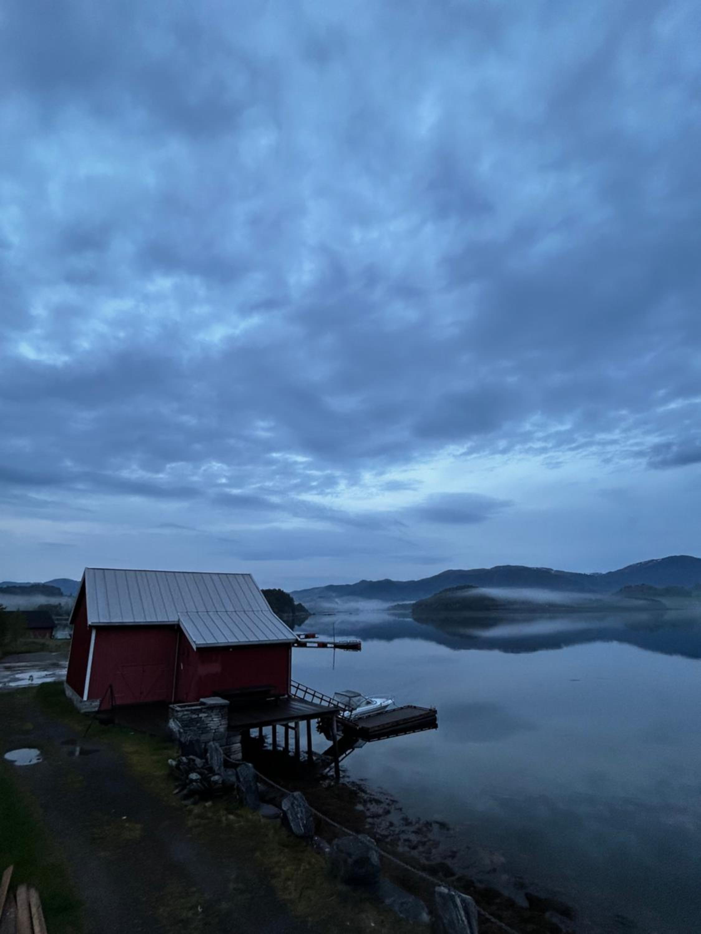 Handelsmannens hus ved Otnesbrygga, Valsøyfjord