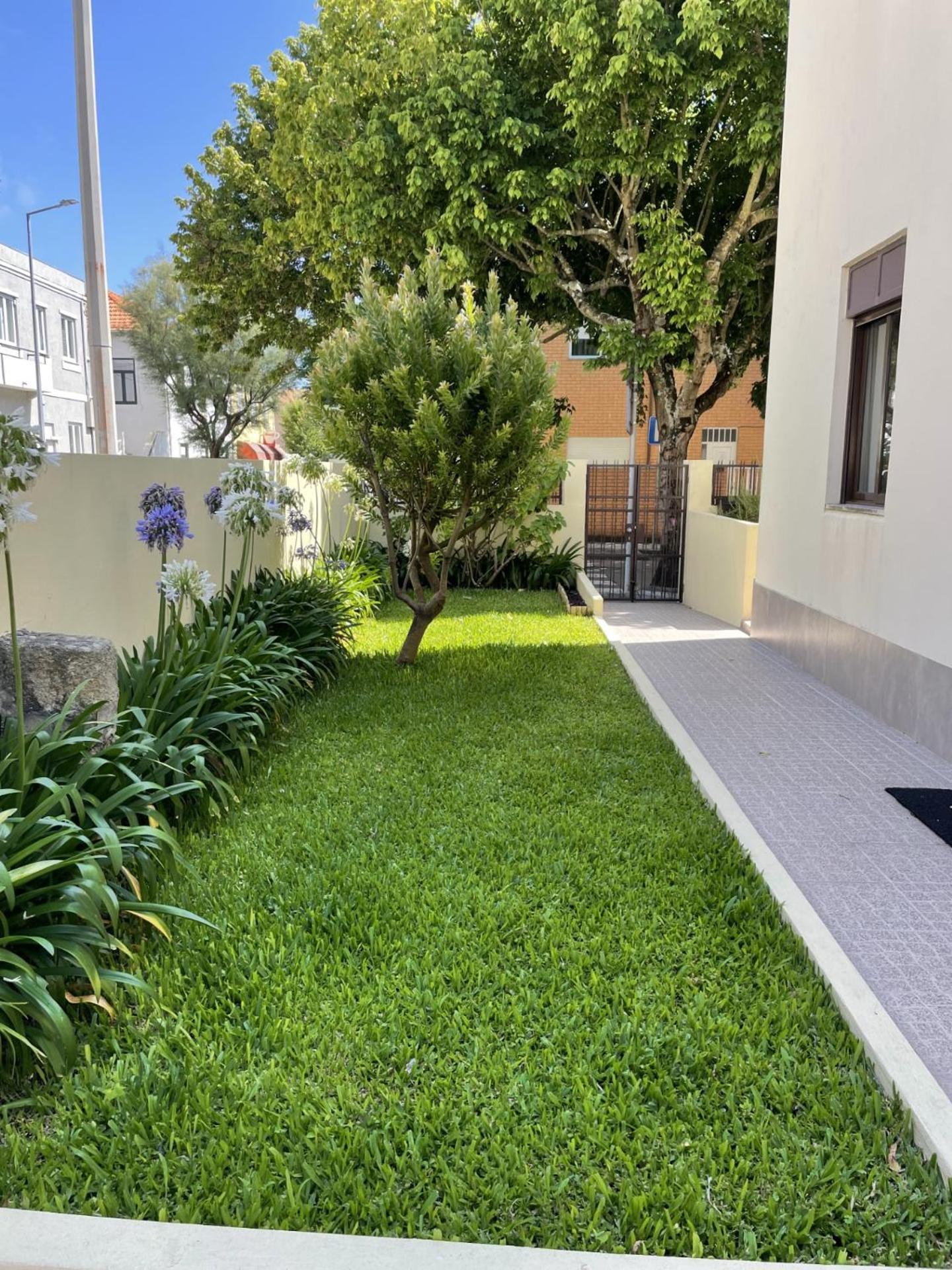 Albina's Guest House - Private Patio and Garden - 5 min Walk to Beach! view 5