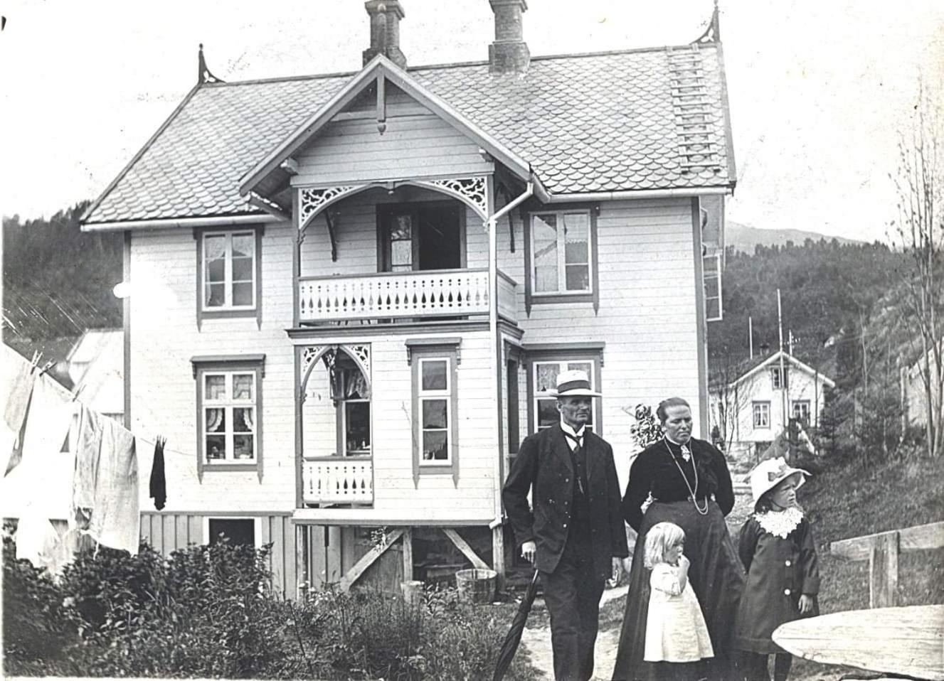 Handelsmannens hus ved Otnesbrygga, Valsøyfjord