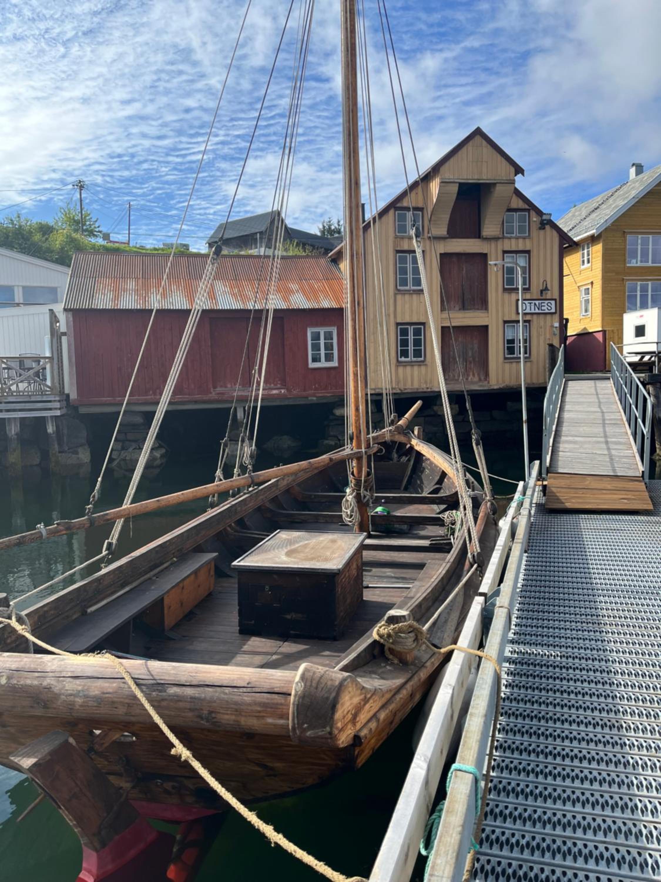 Handelsmannens hus ved Otnesbrygga, Valsøyfjord