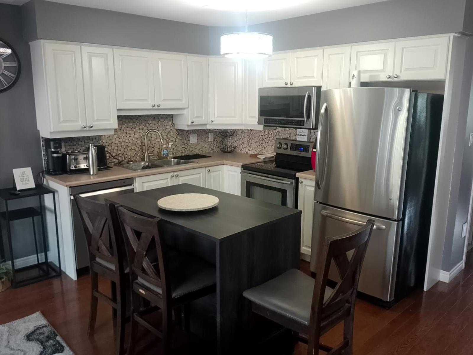 Brantford Vacations - A beautiful Townhouse - Property Image 1