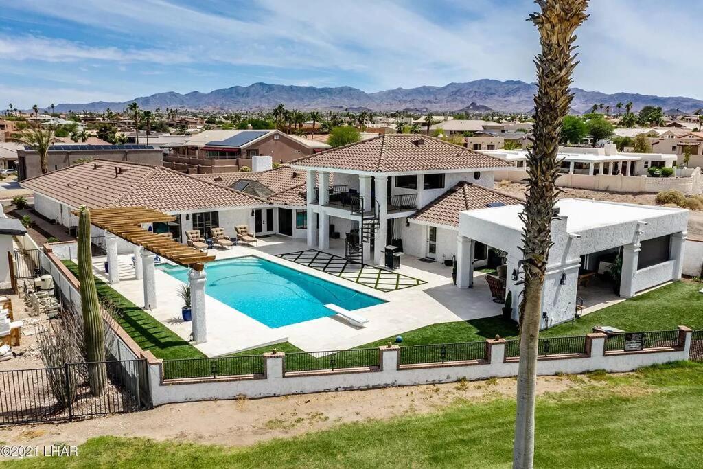 Golf Course retreat - Olympic style Pool, many Games, Luxury Spa, 6 Bathrooms! view 4