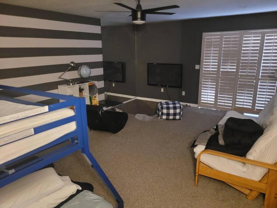 Golf Course retreat - Olympic style Pool, many Games, Luxury Spa, 6 Bathrooms! view 5