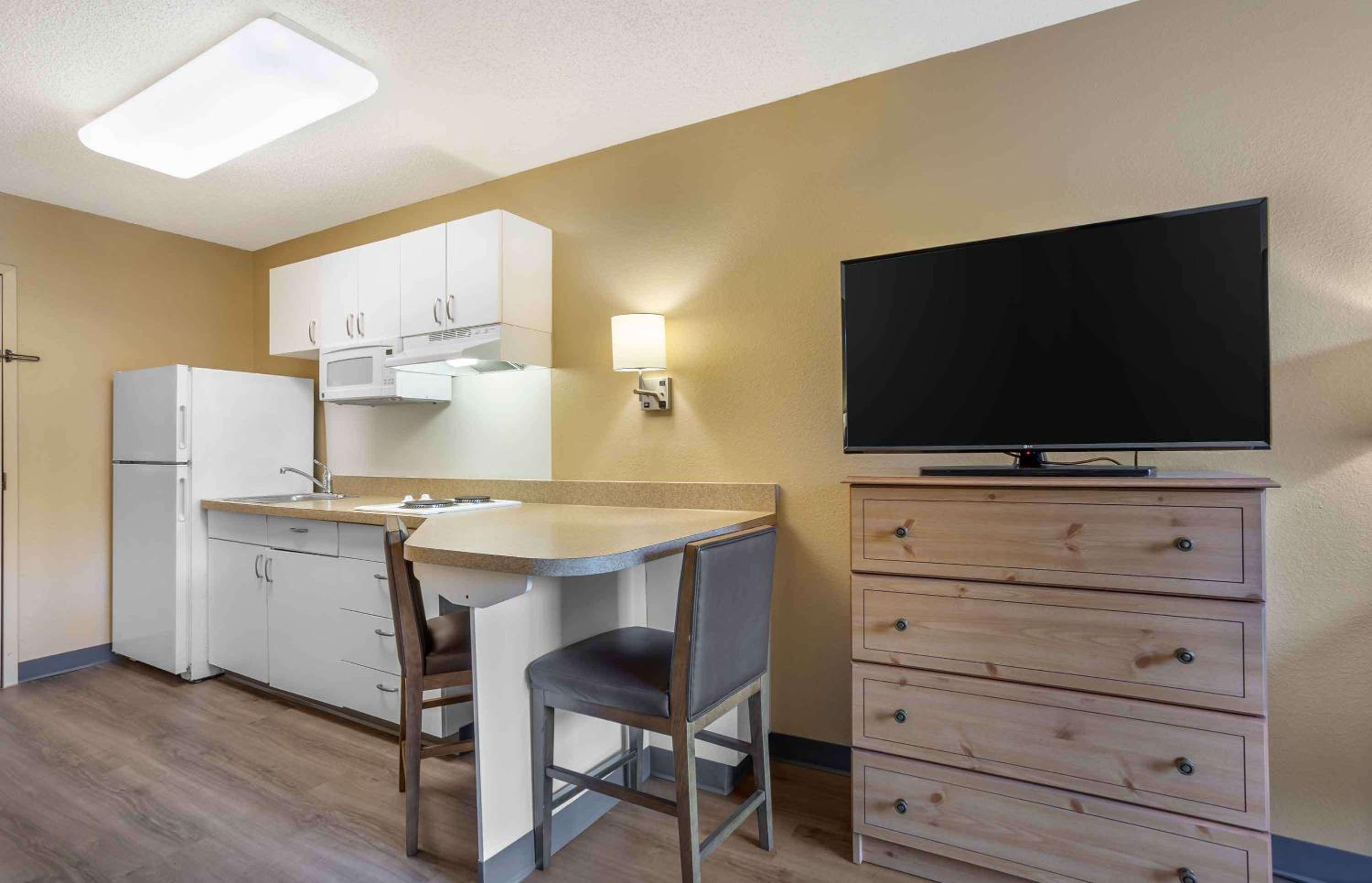 Shelton Vacations - Extended Stay America Suites - Shelton - Fairfield County - Property Image 4