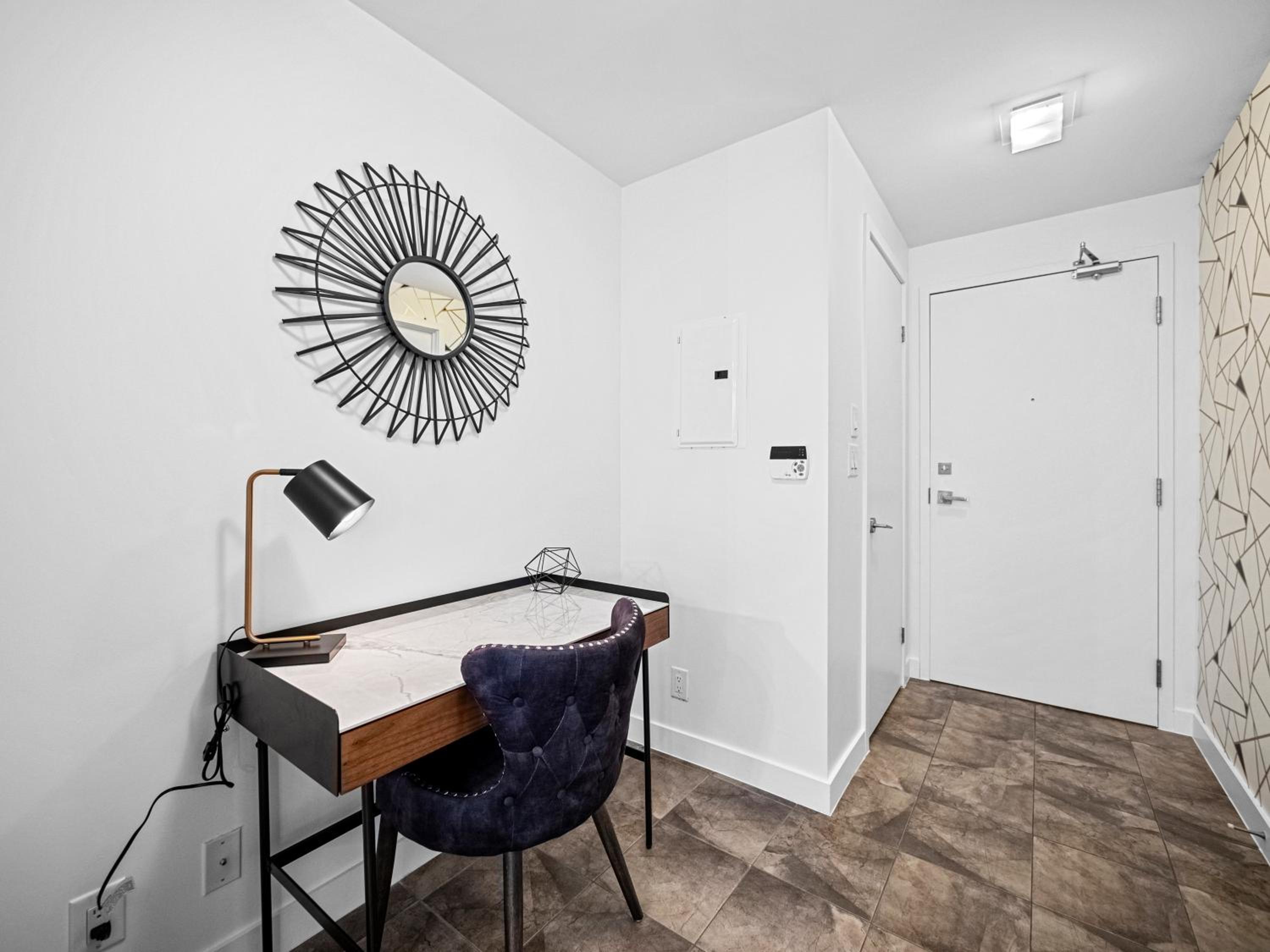 Delta Suites - In Downtown Toronto, Opposite Scotiabank Arena, CN Tower, Rogers Centre & MTCC