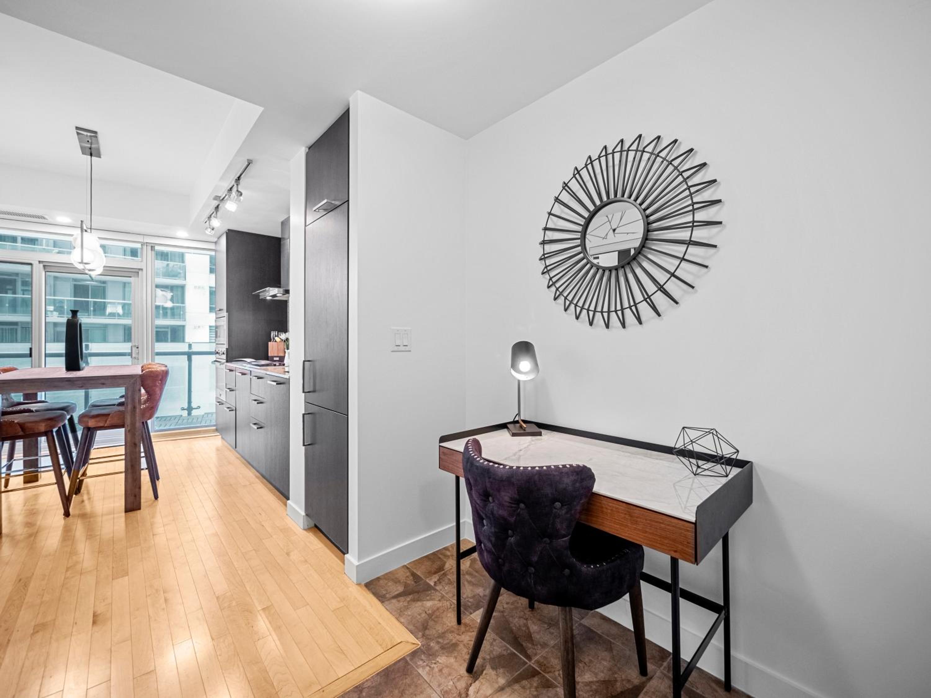 Delta Suites - In Downtown Toronto, Opposite Scotiabank Arena, CN Tower, Rogers Centre & MTCC