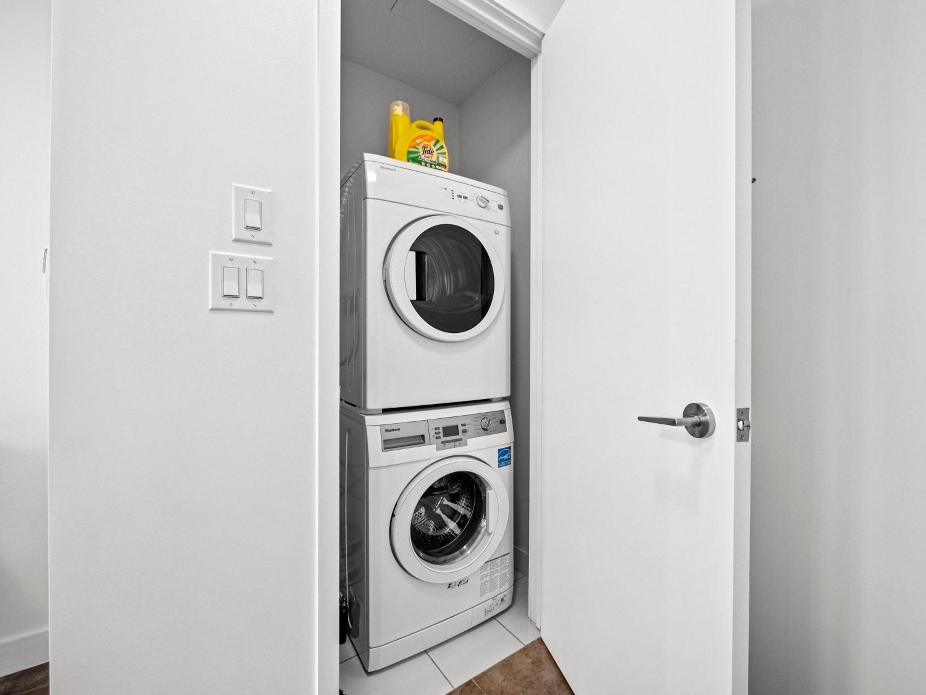 Delta Suites - In Downtown Toronto, Opposite Scotiabank Arena, CN Tower, Rogers Centre & MTCC