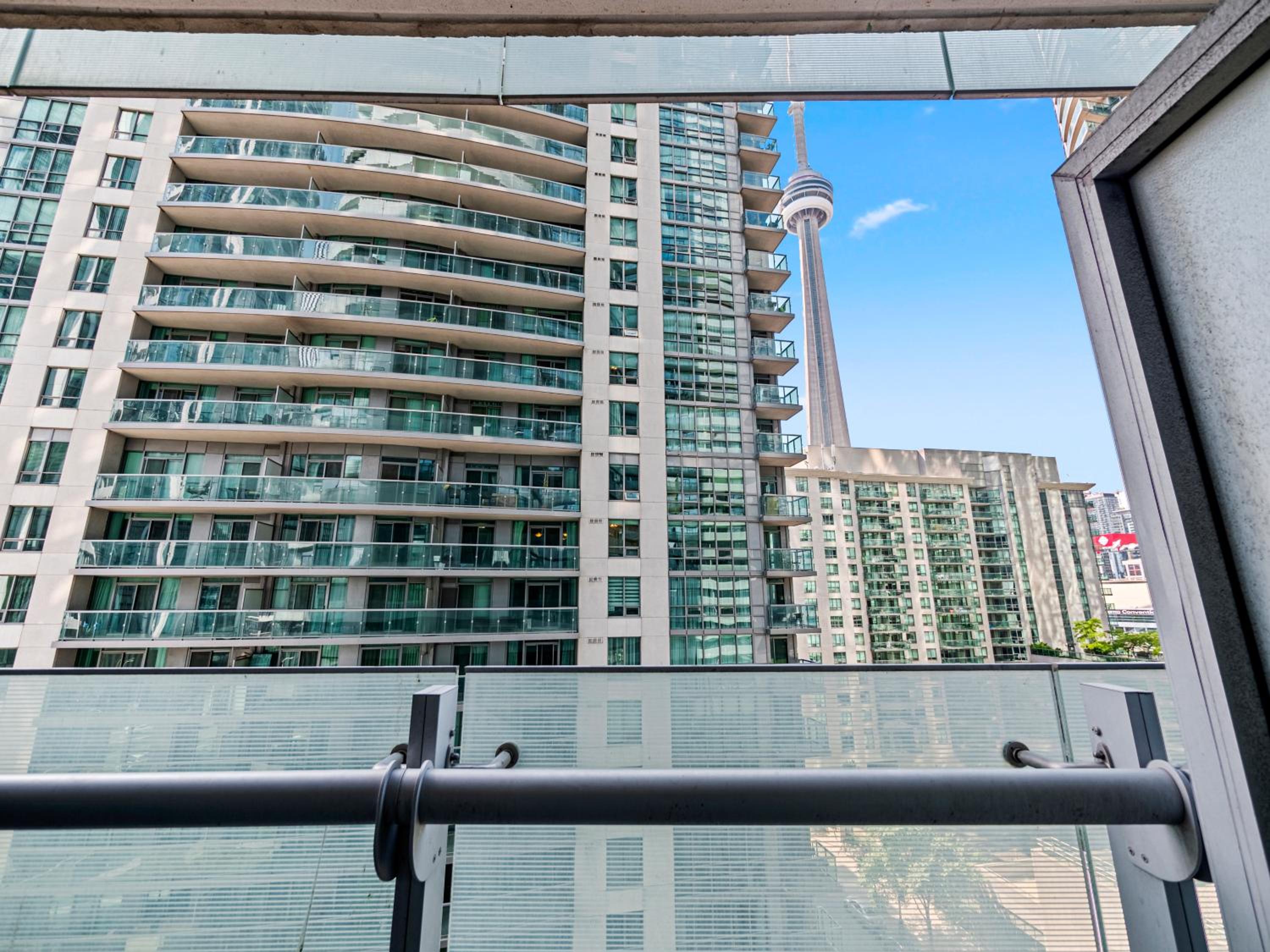 Delta Suites - In Downtown Toronto, Opposite Scotiabank Arena, CN Tower, Rogers Centre & MTCC