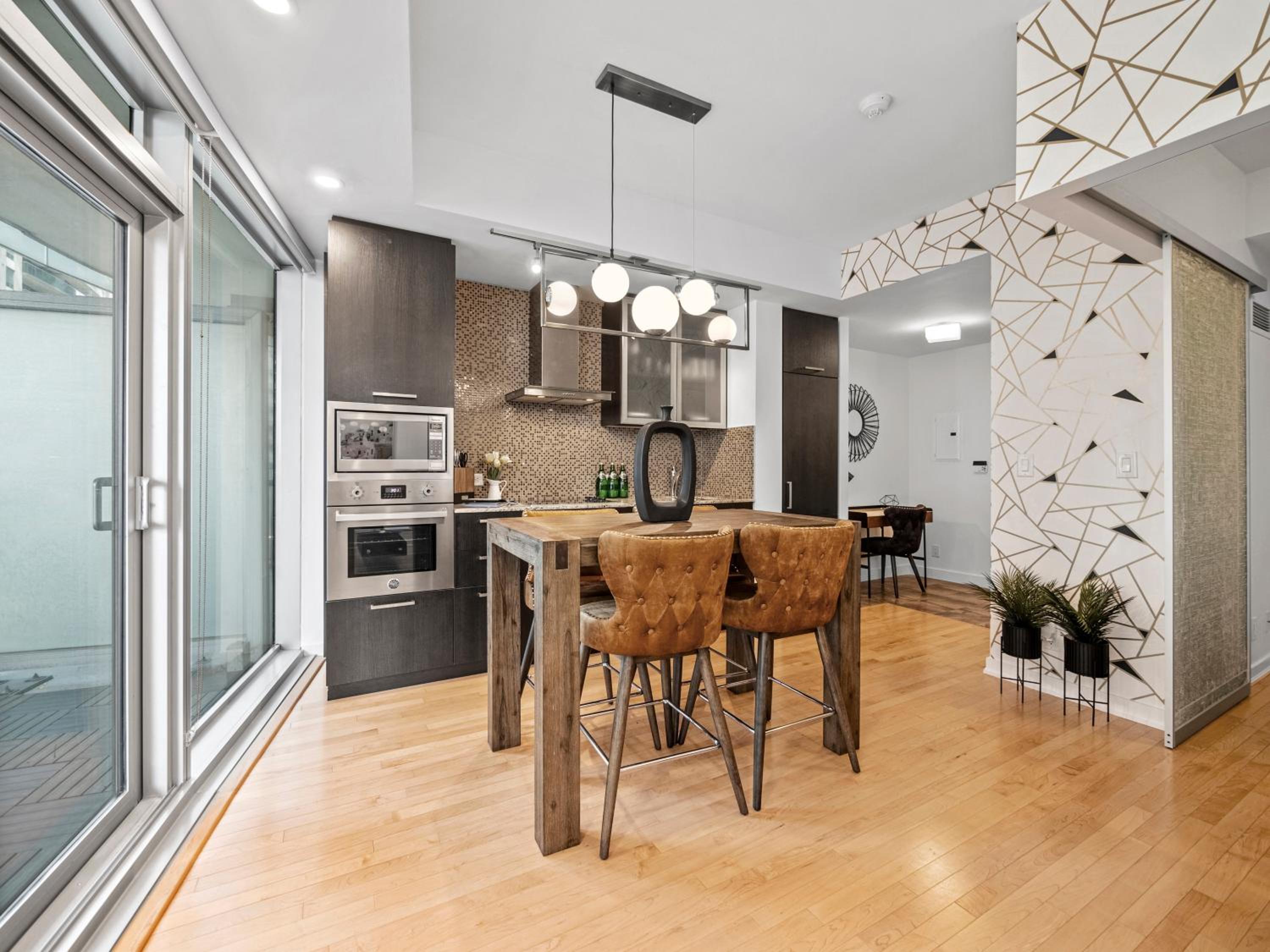 Delta Suites - In Downtown Toronto, Opposite Scotiabank Arena, CN Tower, Rogers Centre & MTCC